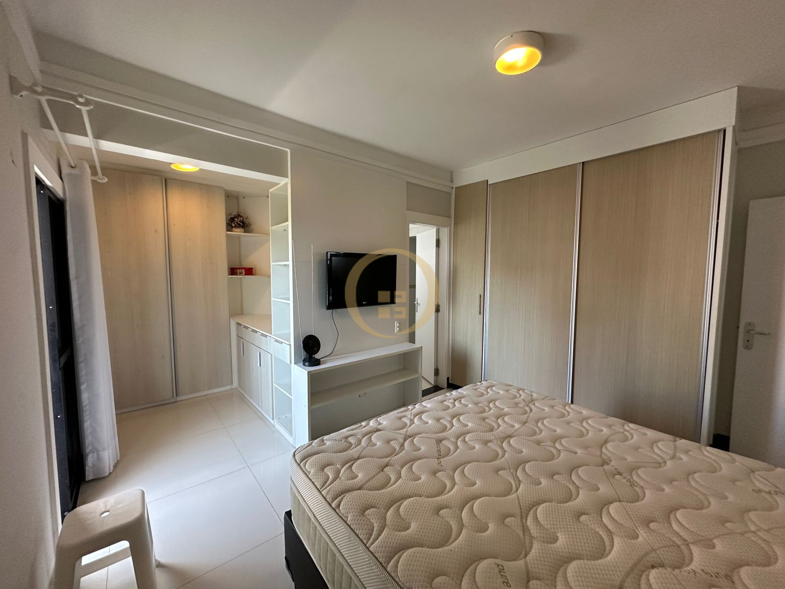 Apartamento na Praia das Pitangueiras, Guarujá - SP