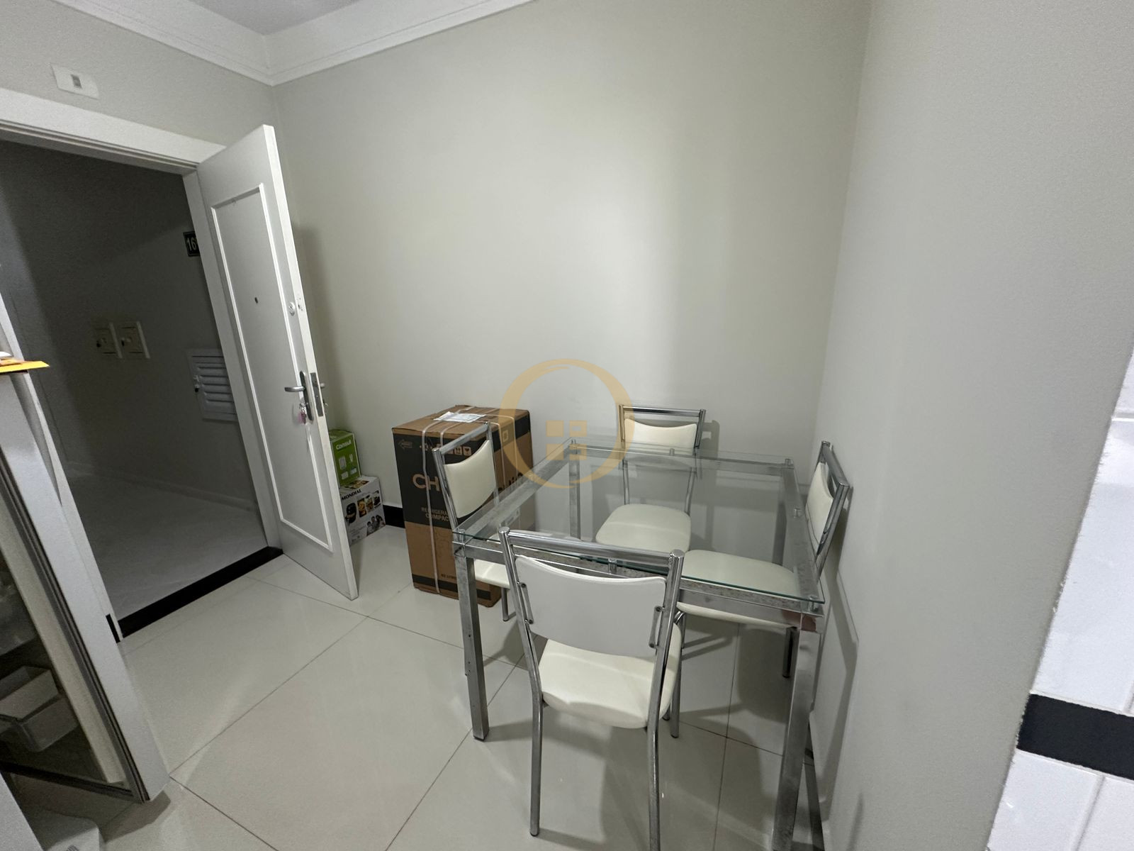 Apartamento na Praia das Pitangueiras, Guarujá - SP
