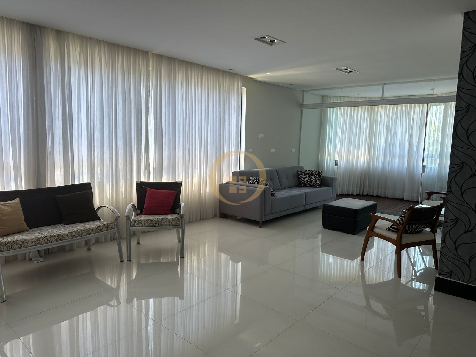 Apartamento na Praia das Pitangueiras, Guarujá - SP
