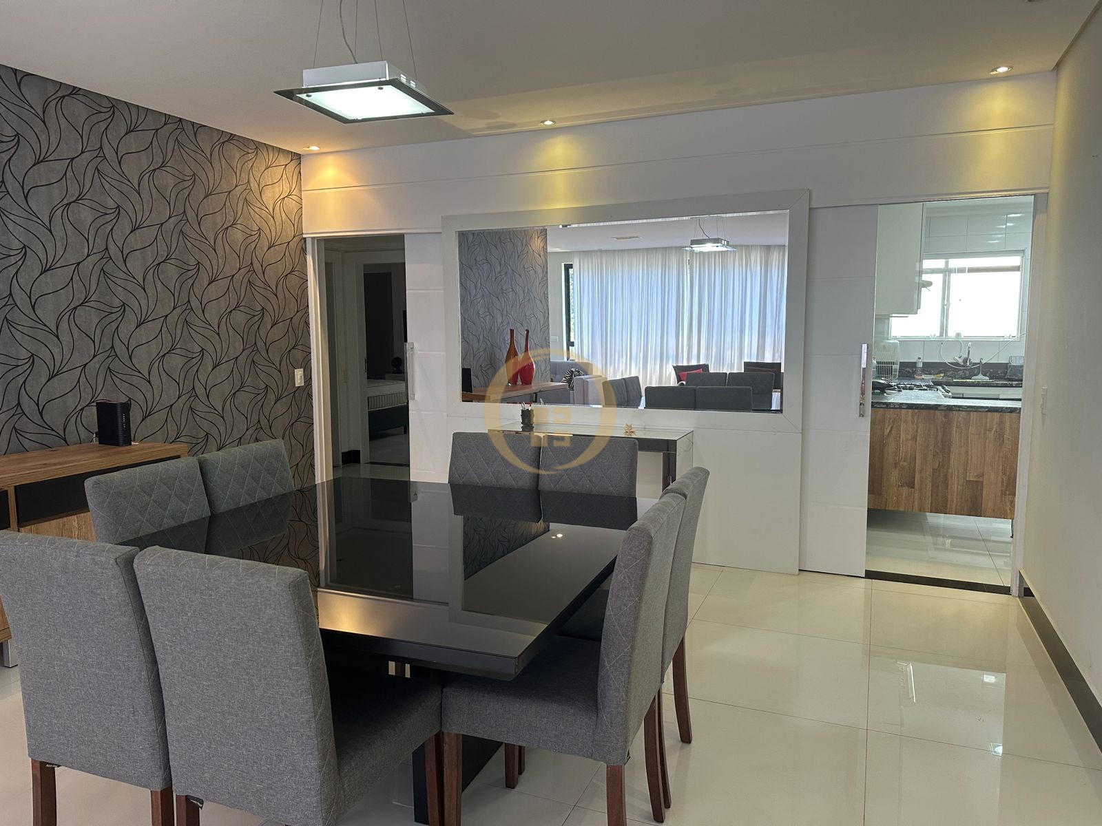 Apartamento na Praia das Pitangueiras, Guarujá - SP