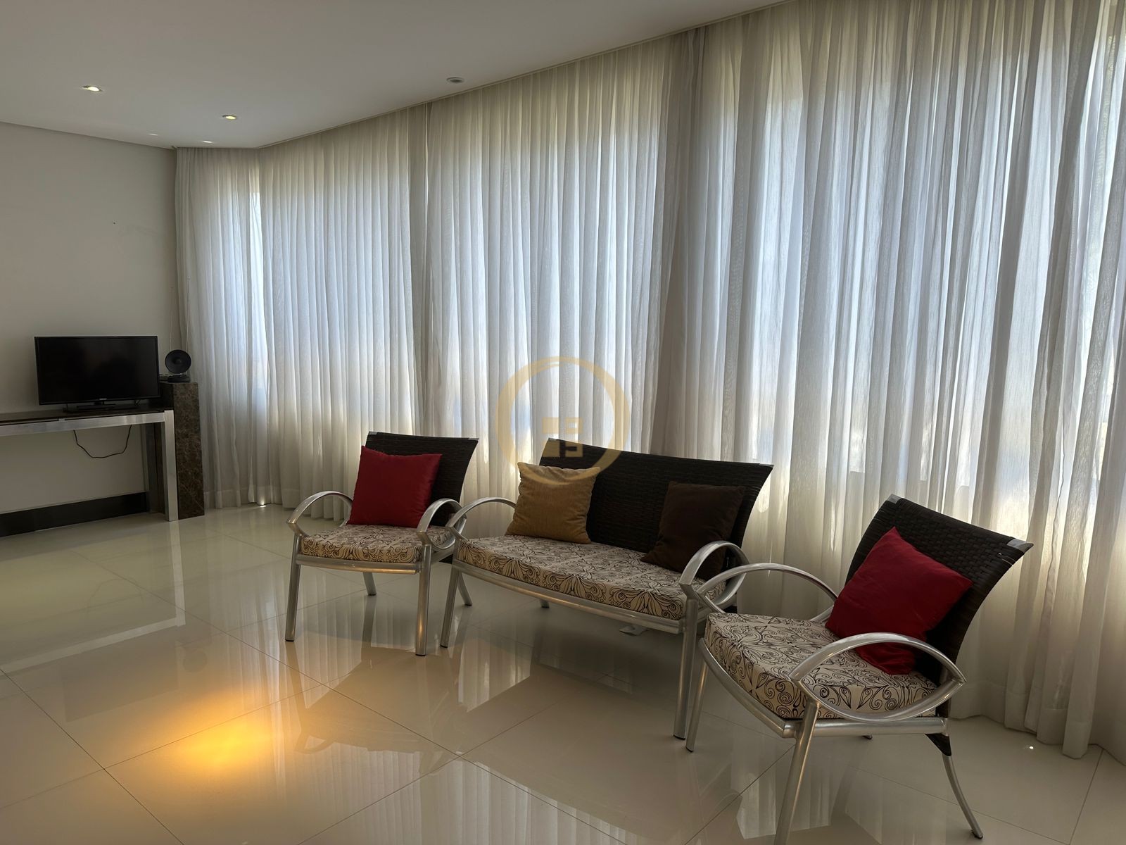 Apartamento na Praia das Pitangueiras, Guarujá - SP