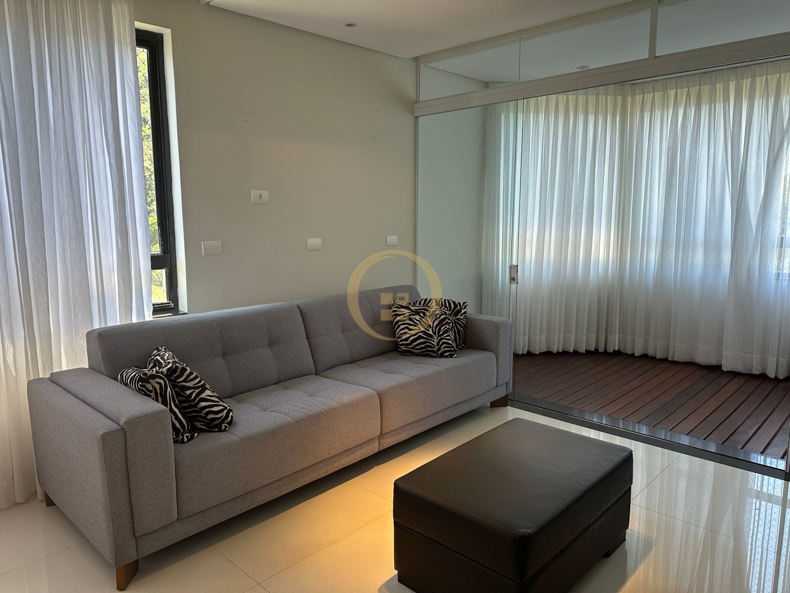 Apartamento na Praia das Pitangueiras, Guarujá - SP