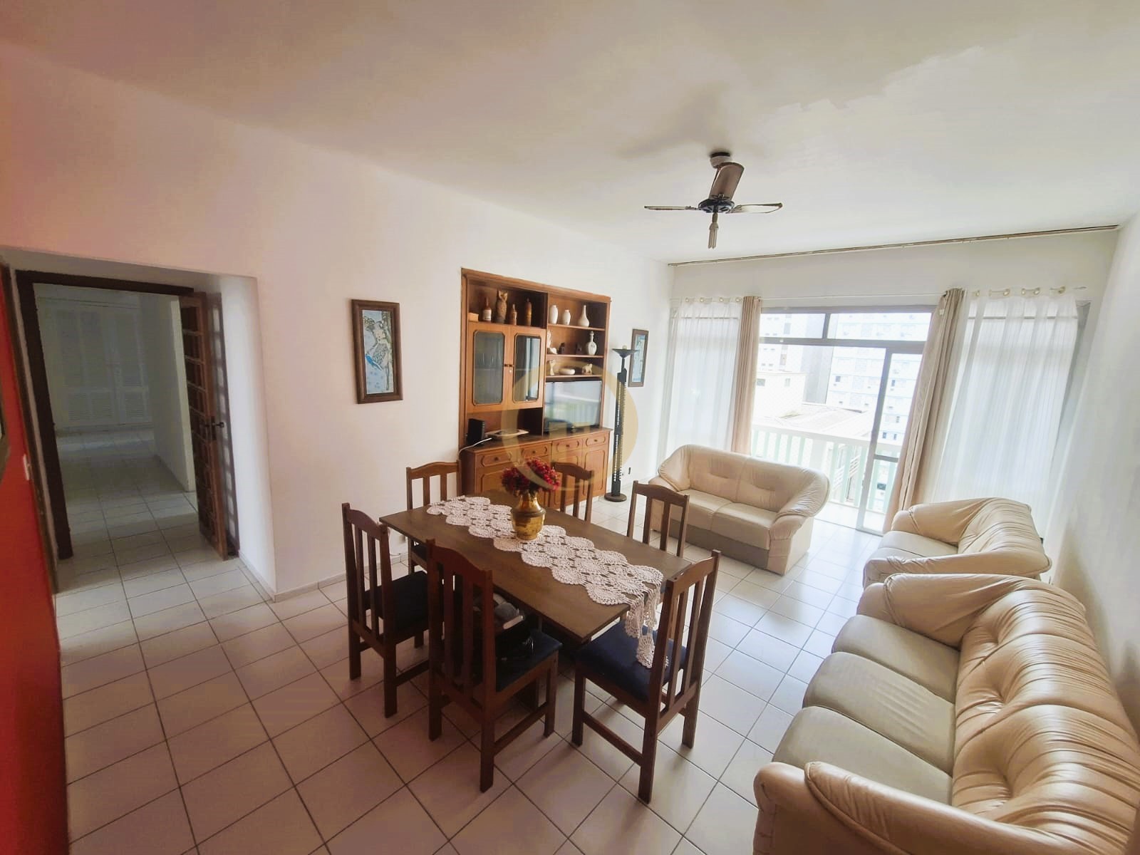 Apartamento na Praia das Pitangueiras, Guarujá - SP