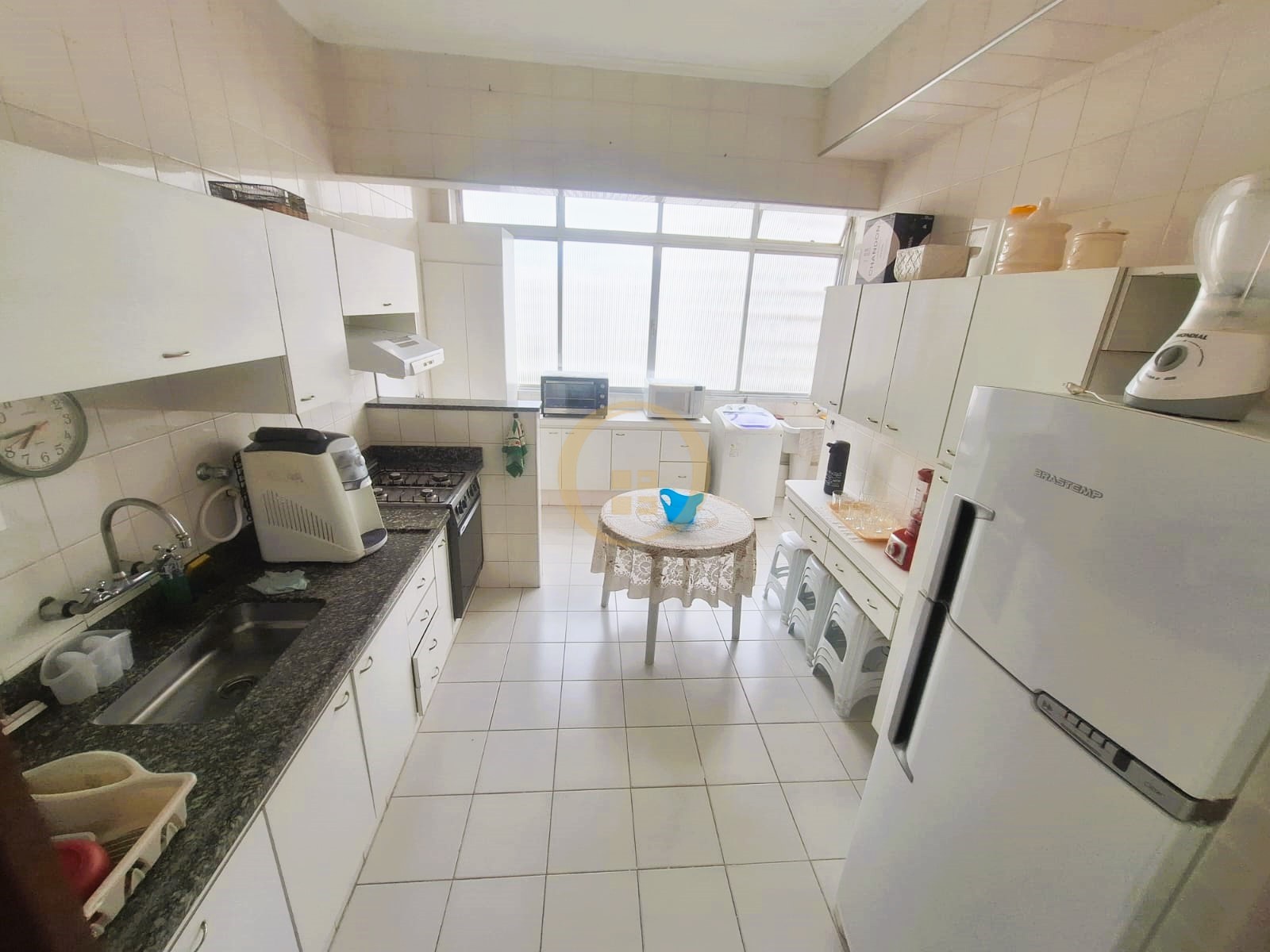 Apartamento na Praia das Pitangueiras, Guarujá - SP