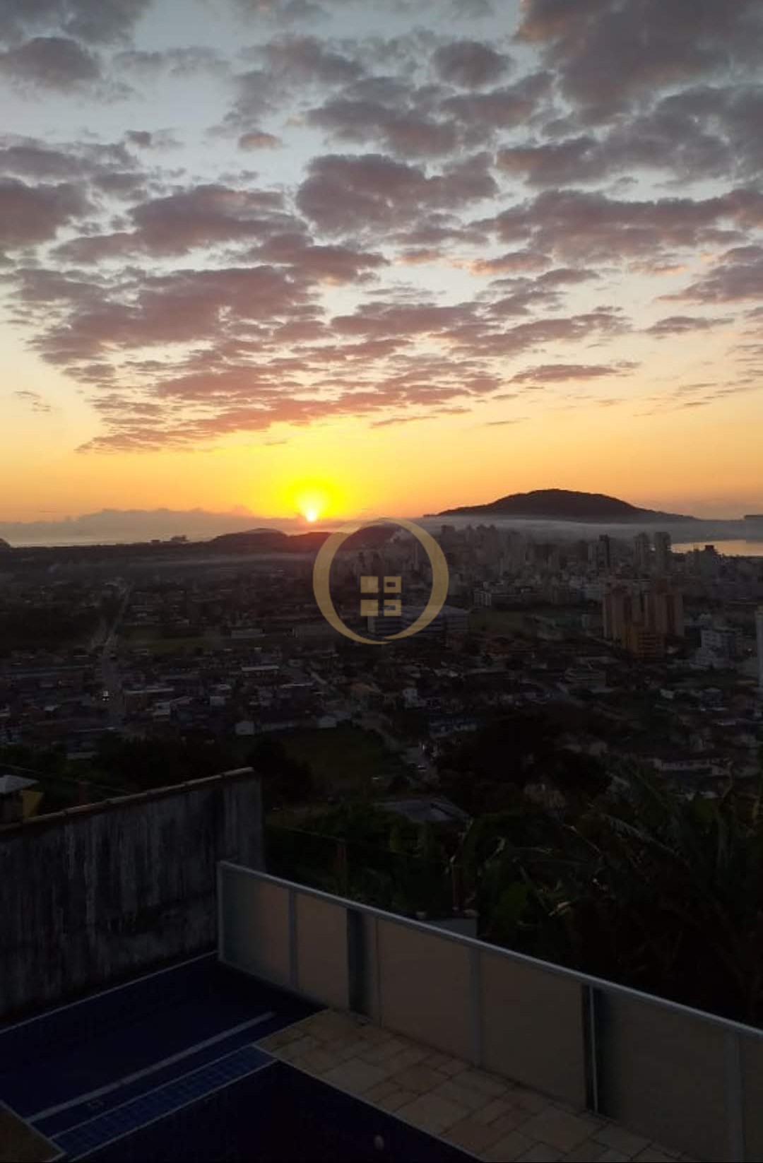 Casa em Condomínio na Praia da Enseada, Guarujá - SP