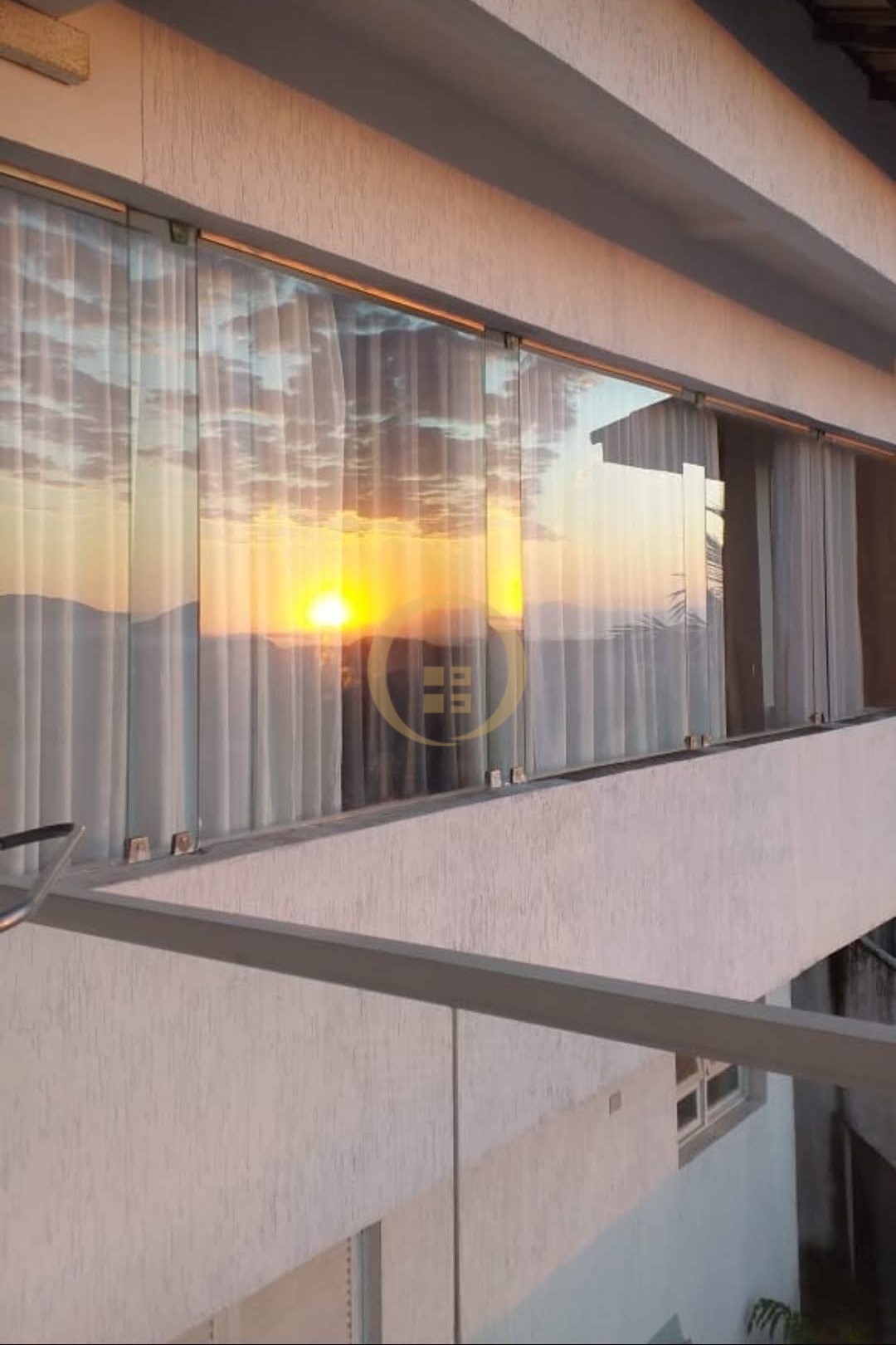 Casa em Condomínio na Praia da Enseada, Guarujá - SP