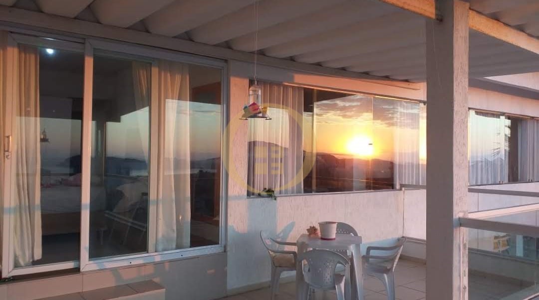 Casa em Condomínio na Praia da Enseada, Guarujá - SP