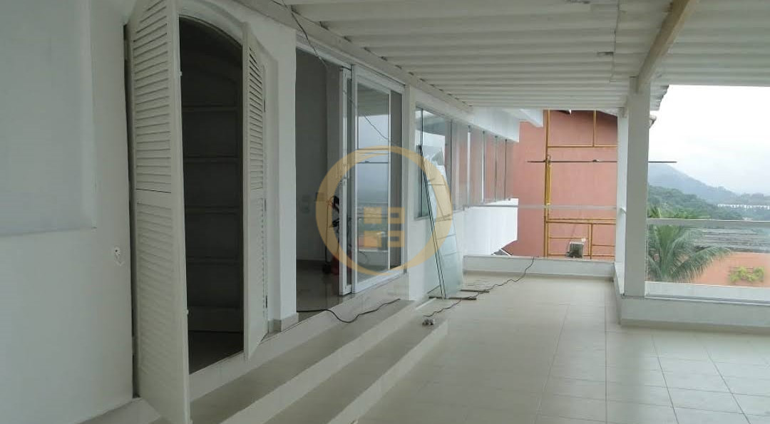 Casa-5-dormitorios-Enseada