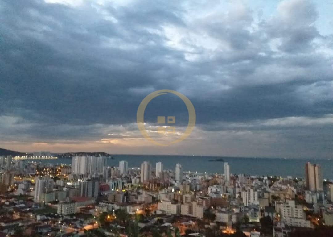 Casa em Condomínio na Praia da Enseada, Guarujá - SP