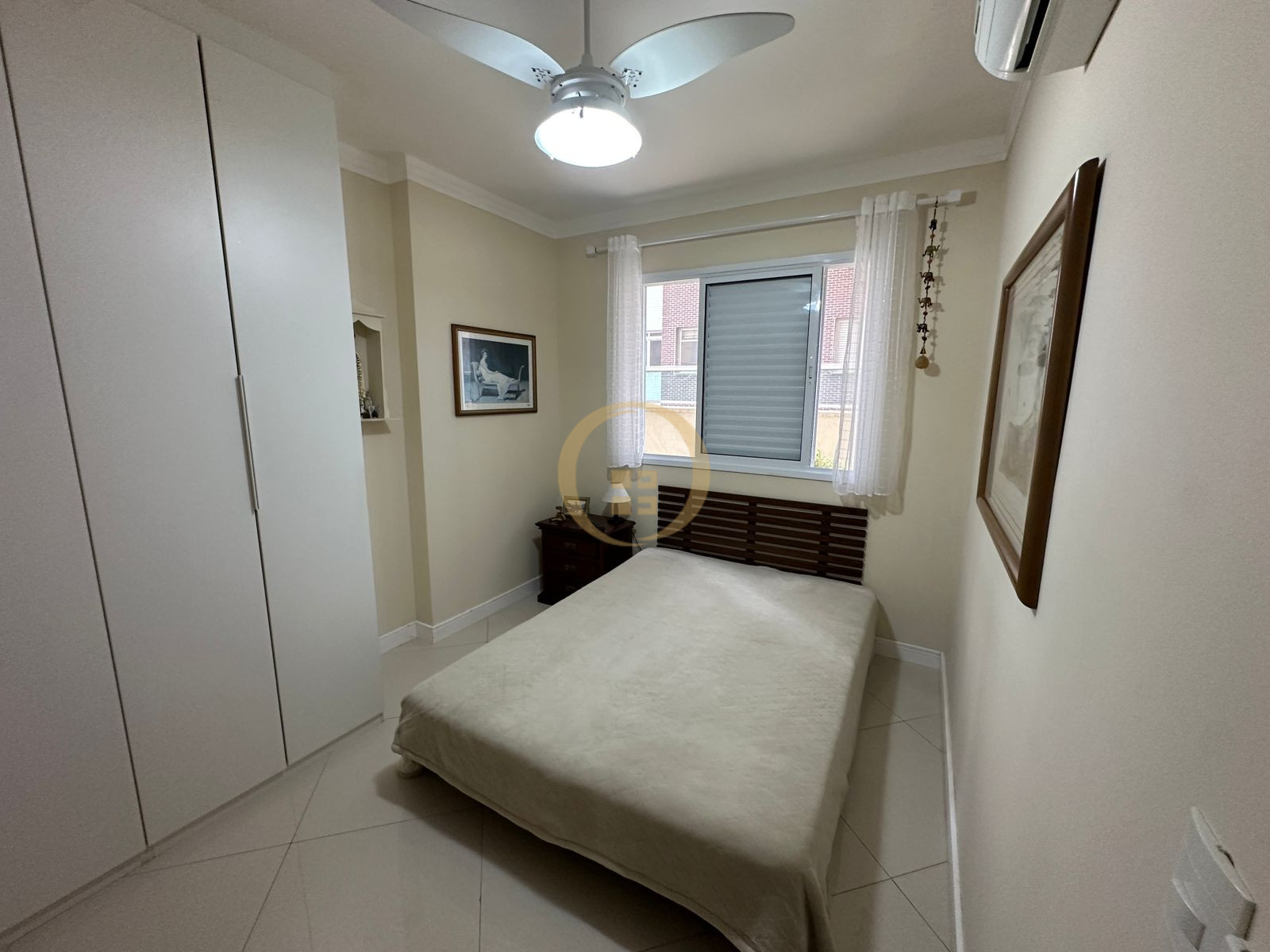 Apartamento na Praia das Pitangueiras, Guarujá - SP