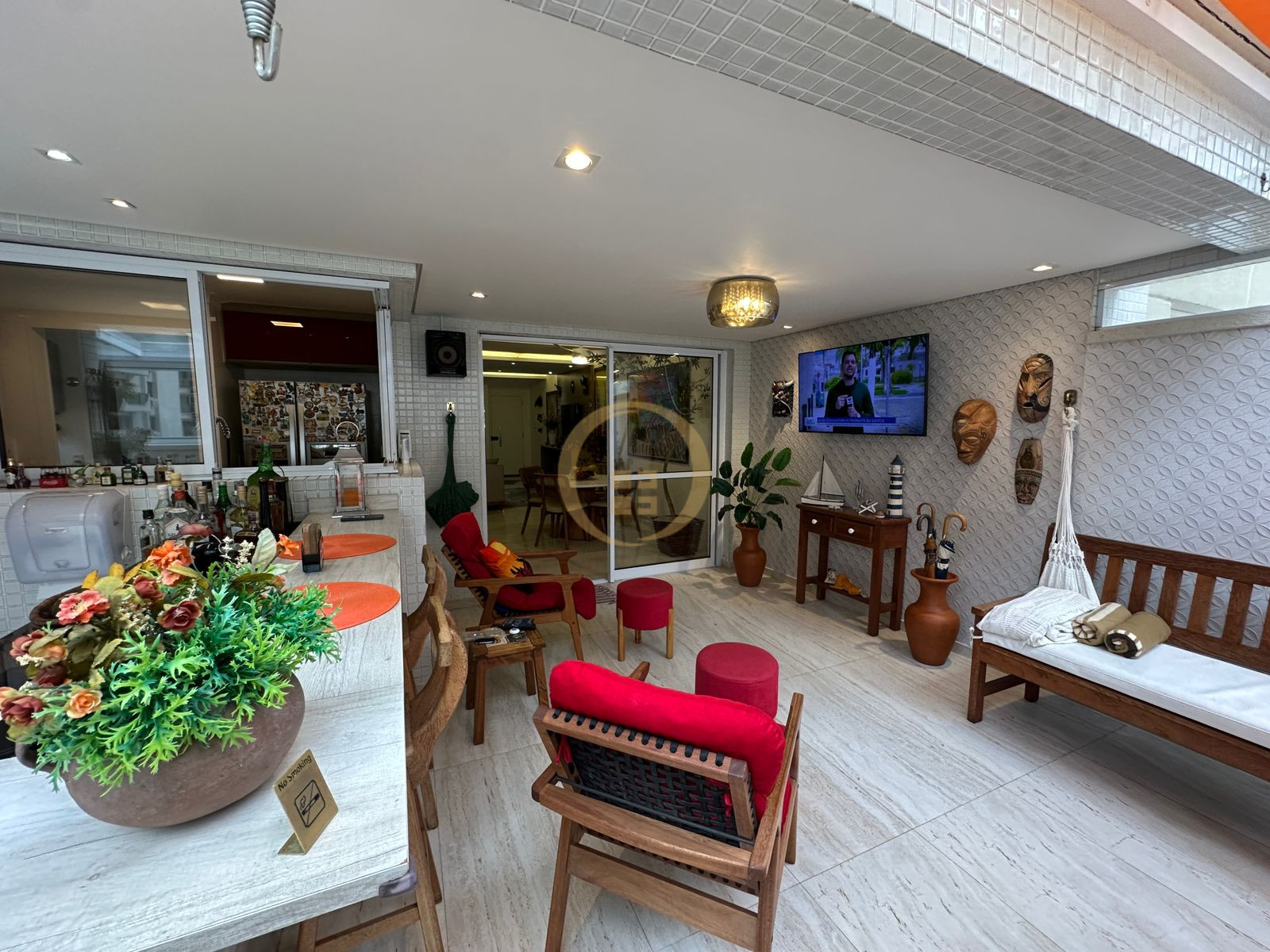 Apartamento na Praia das Pitangueiras, Guarujá - SP