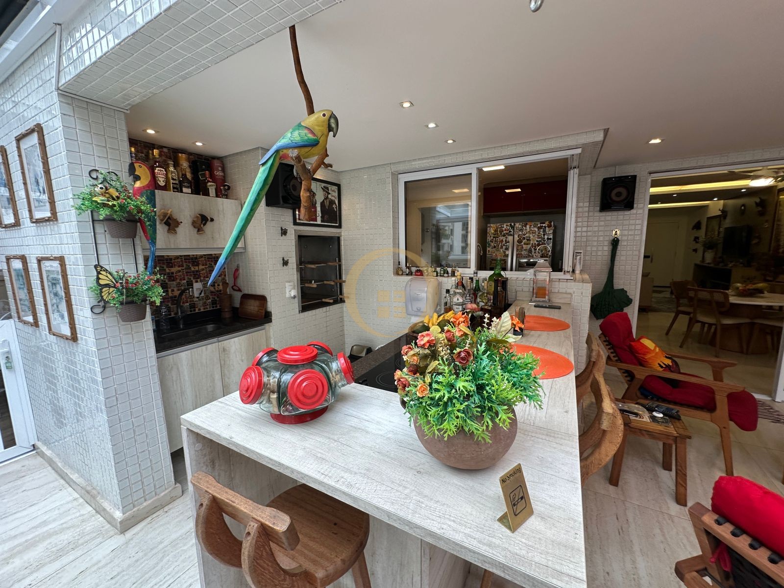 Apartamento na Praia das Pitangueiras, Guarujá - SP