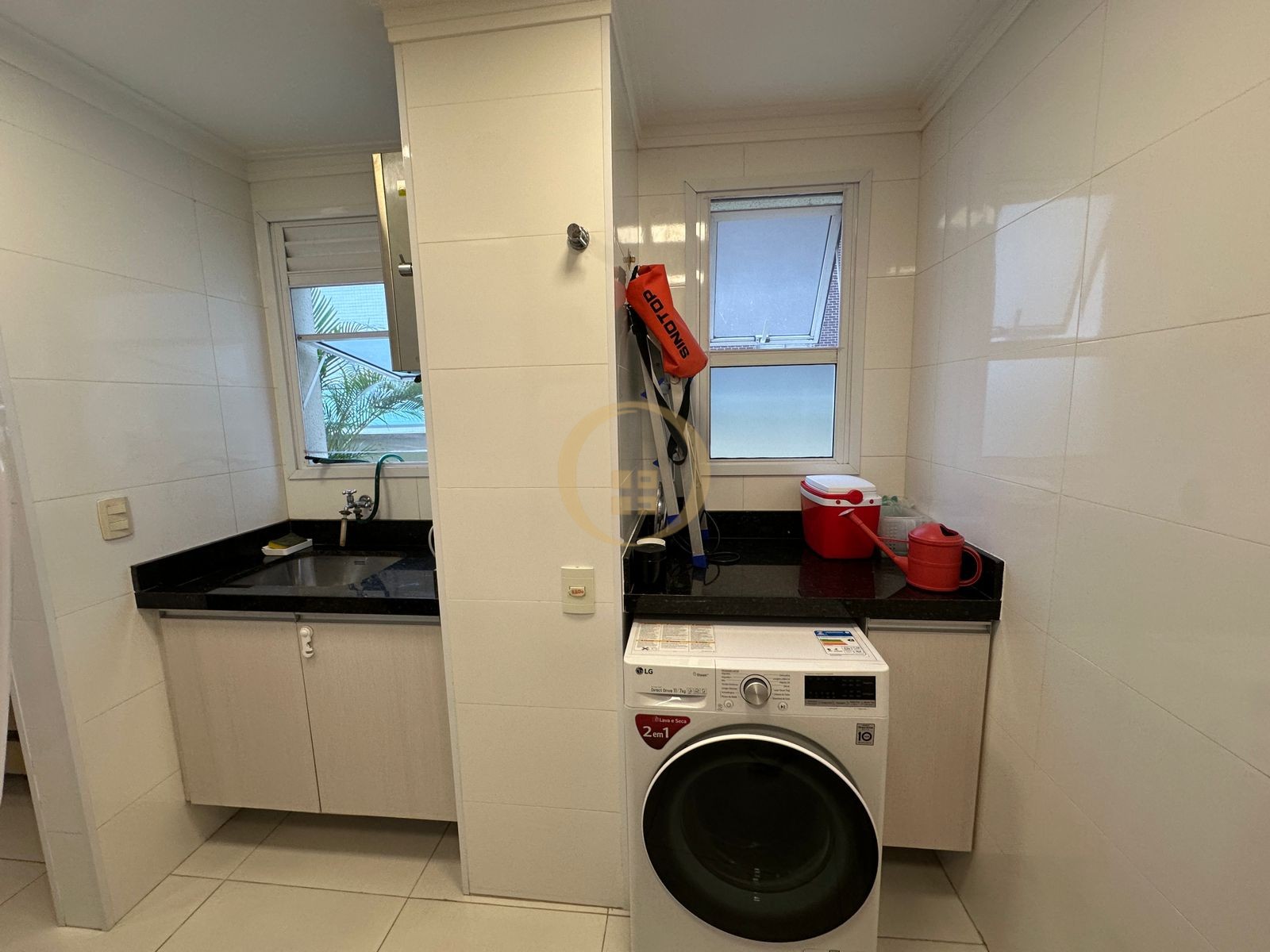 Apartamento na Praia das Pitangueiras, Guarujá - SP