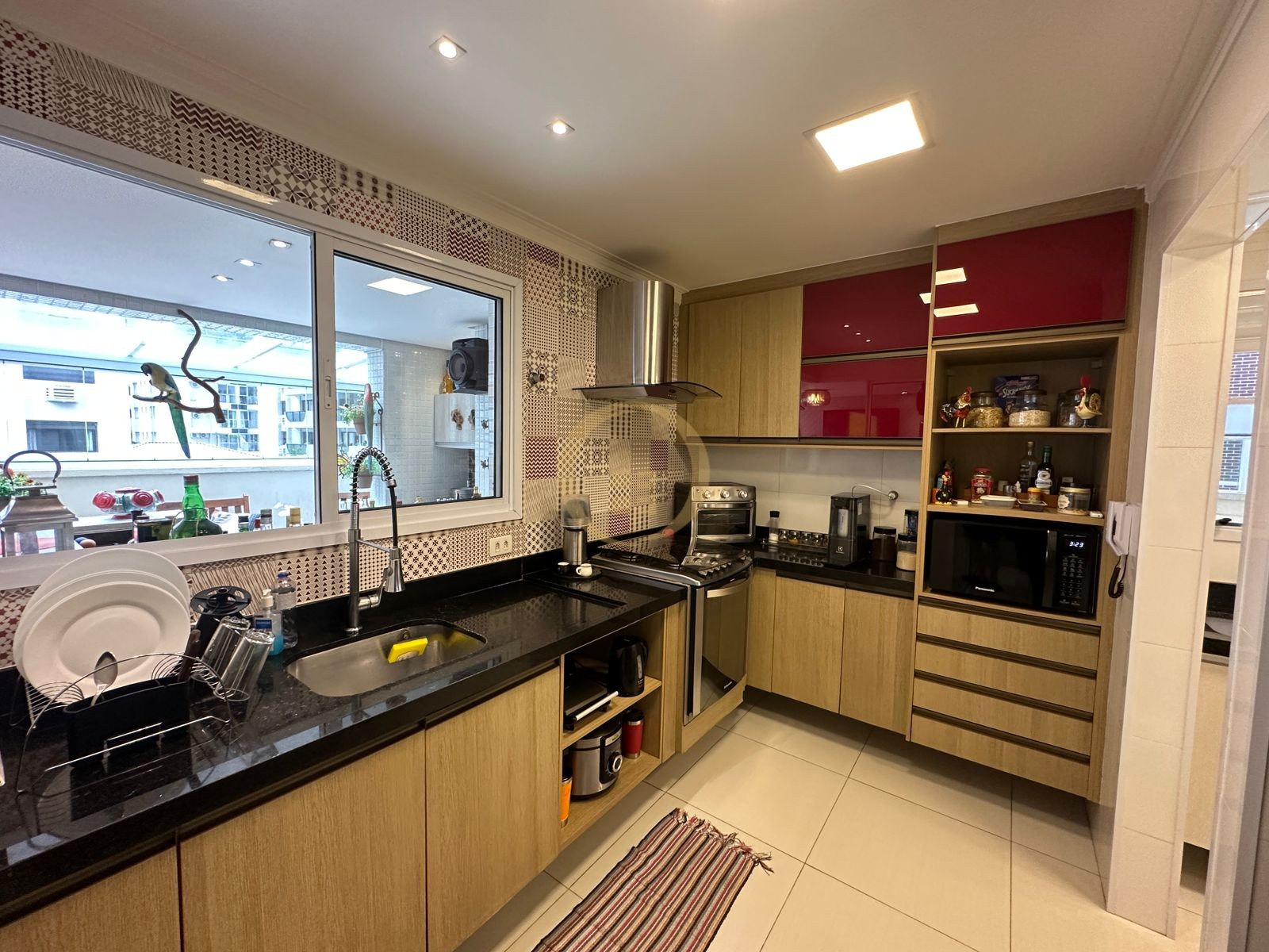 Apartamento na Praia das Pitangueiras, Guarujá - SP