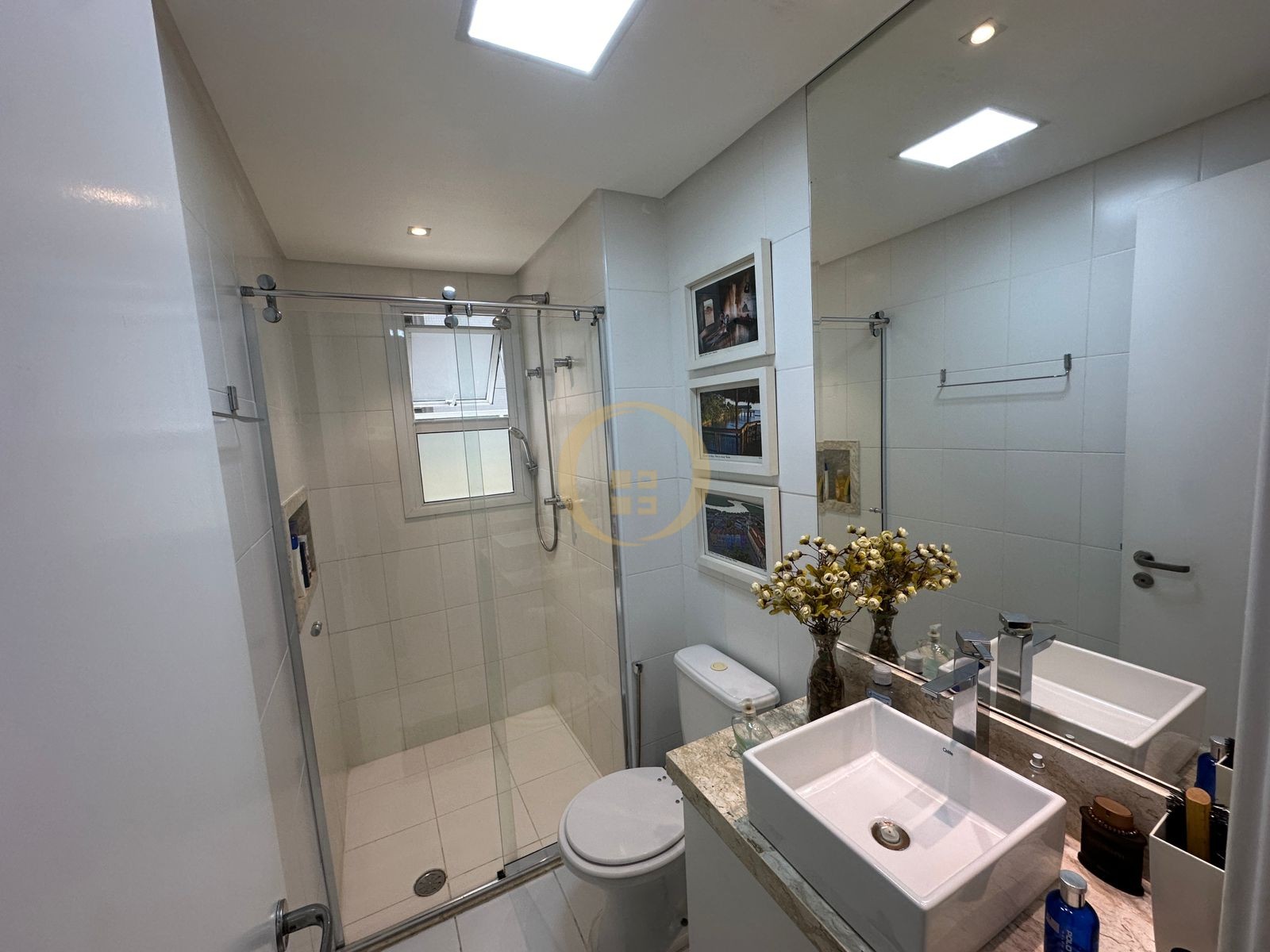Apartamento na Praia das Pitangueiras, Guarujá - SP