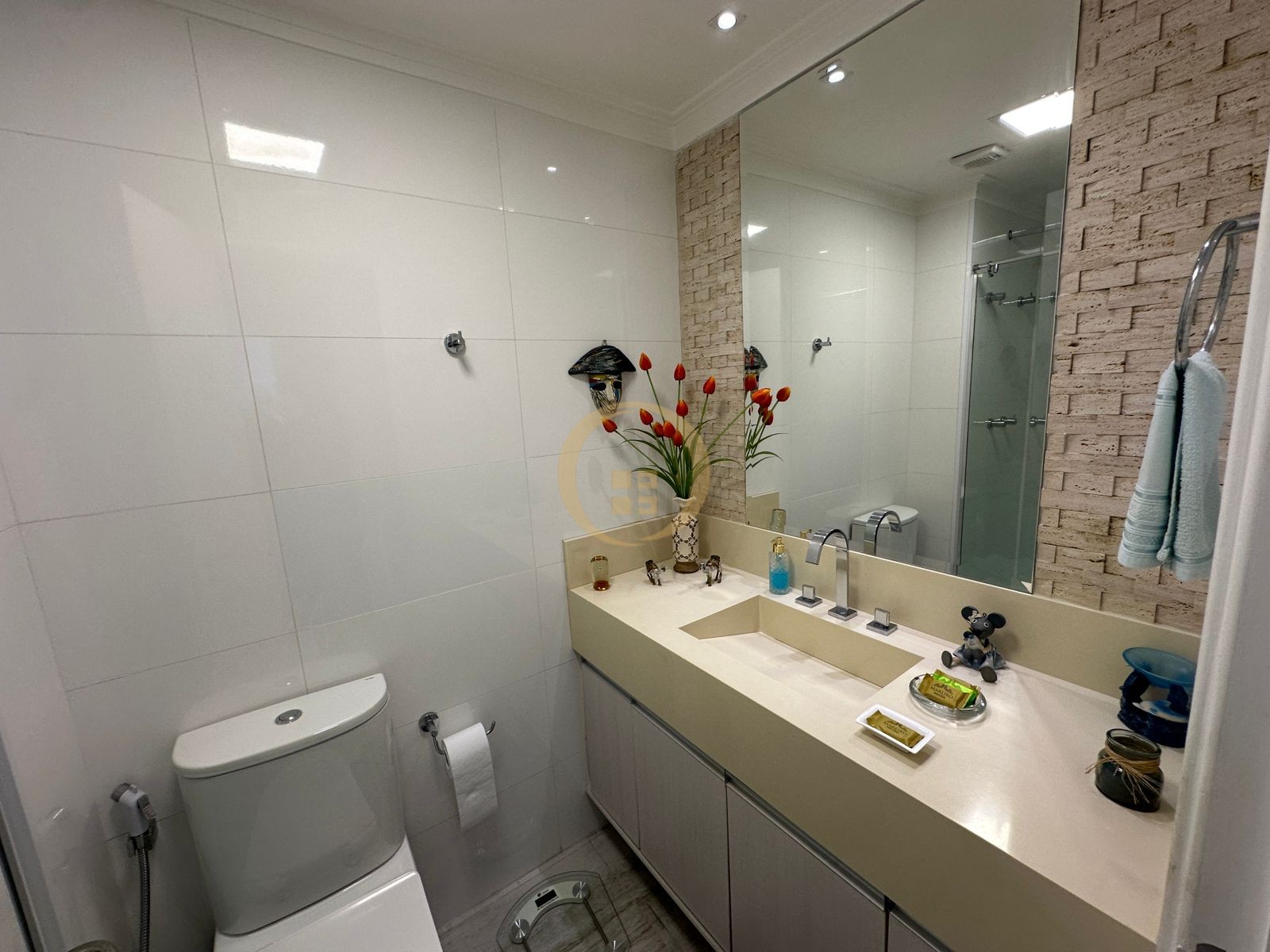 Apartamento na Praia das Pitangueiras, Guarujá - SP