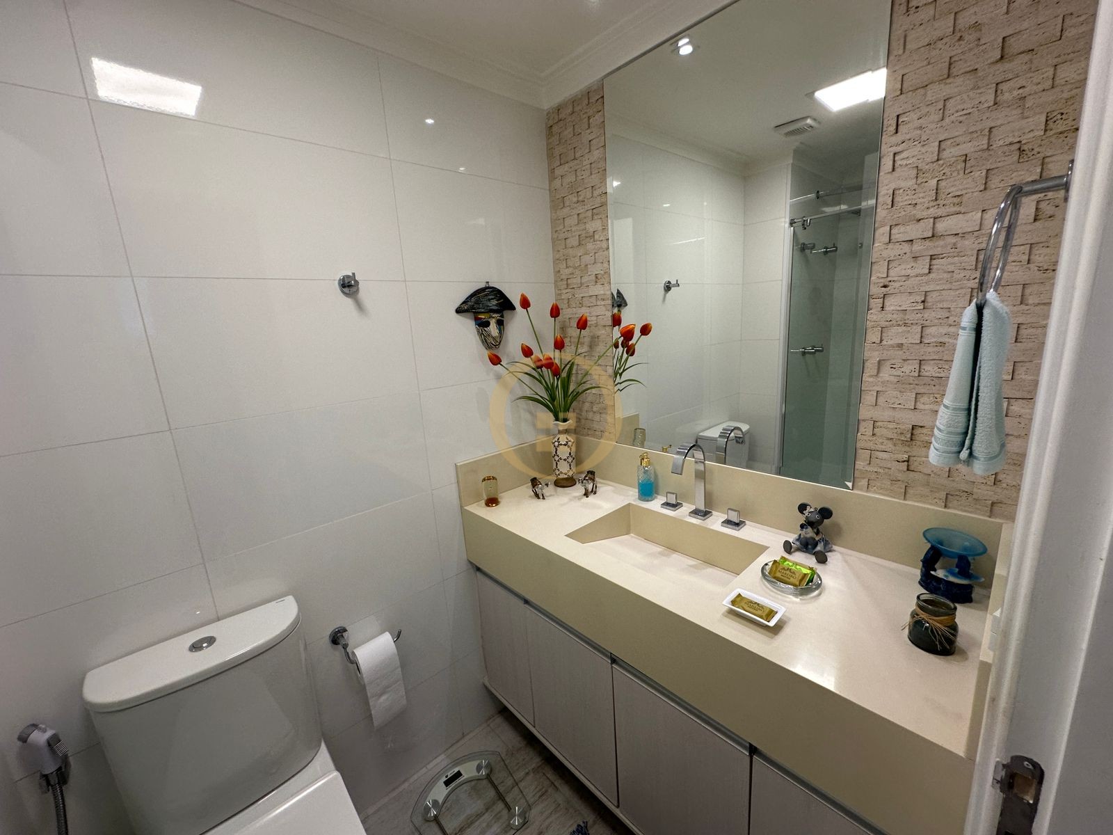 Apartamento na Praia das Pitangueiras, Guarujá - SP