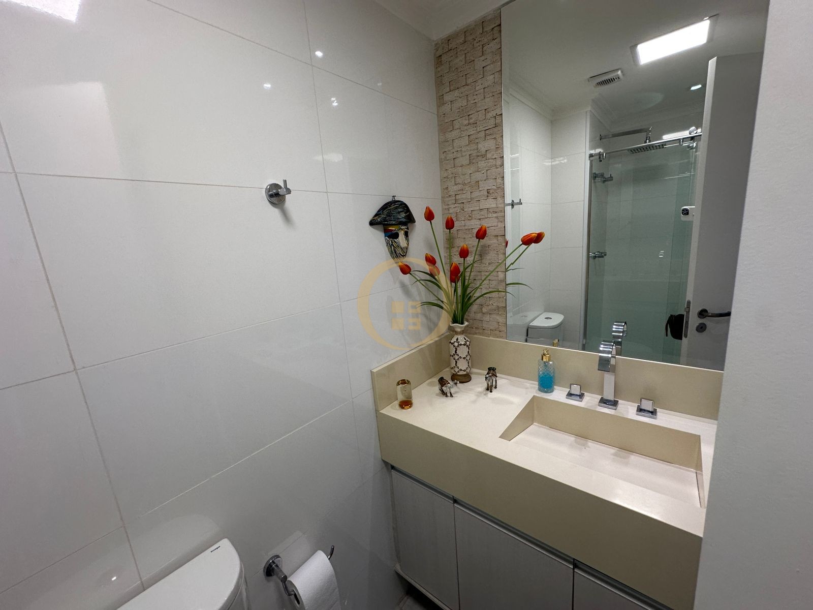 Apartamento na Praia das Pitangueiras, Guarujá - SP
