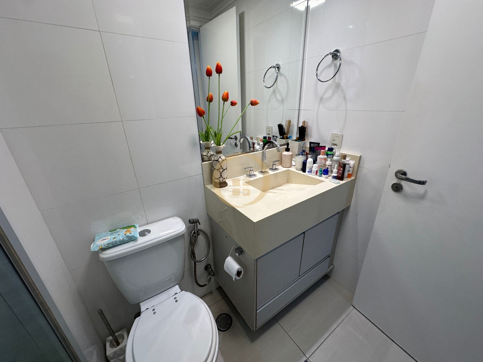 Apartamento na Praia das Pitangueiras, Guarujá - SP
