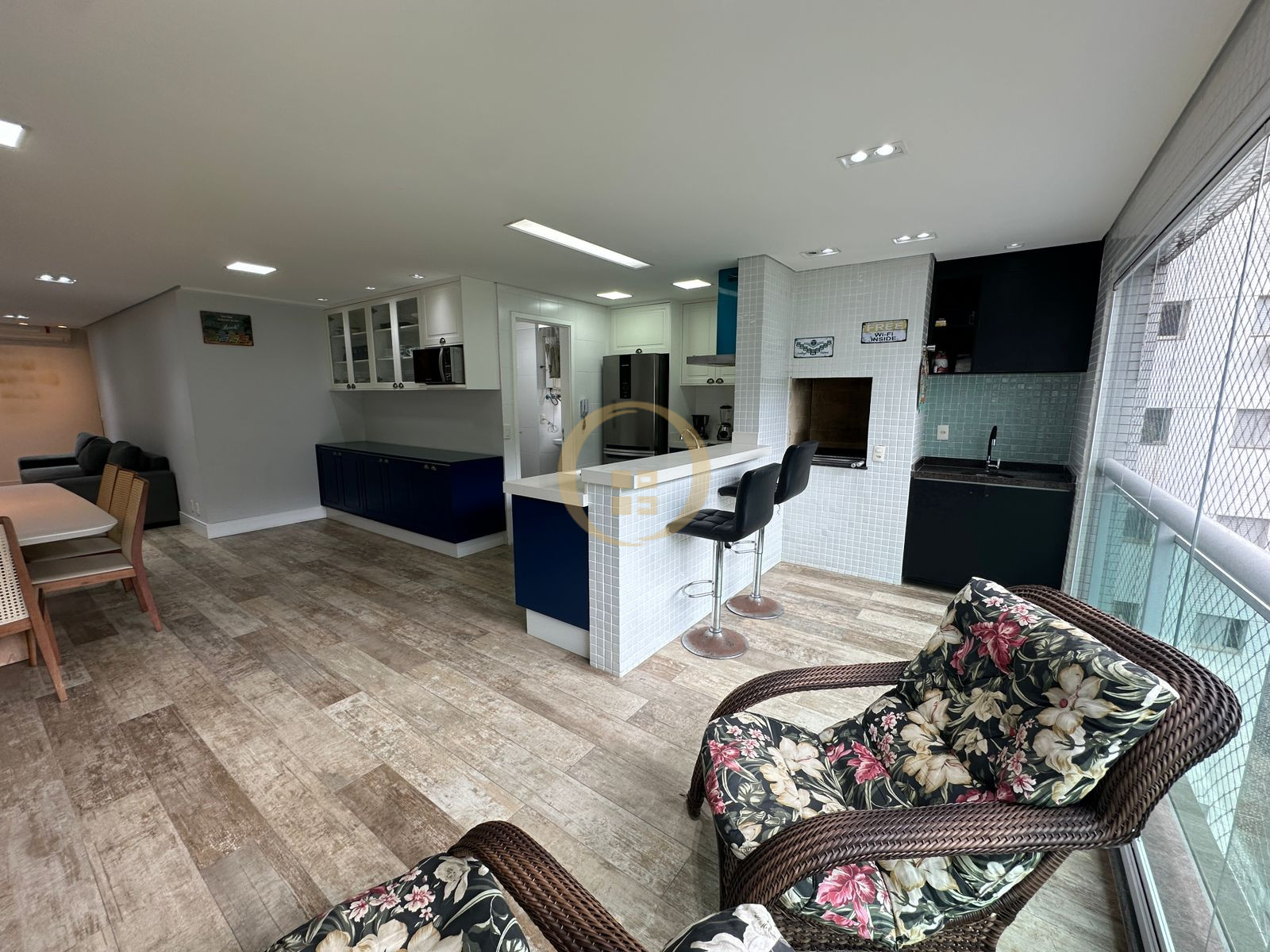 Apartamento na Praia das Pitangueiras, Guarujá - SP