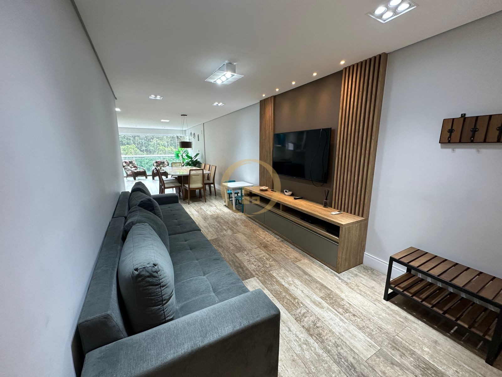 Apartamento na Praia das Pitangueiras, Guarujá - SP