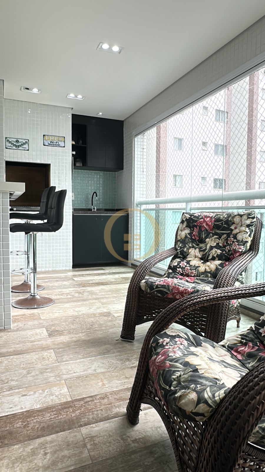 Apartamento na Praia das Pitangueiras, Guarujá - SP