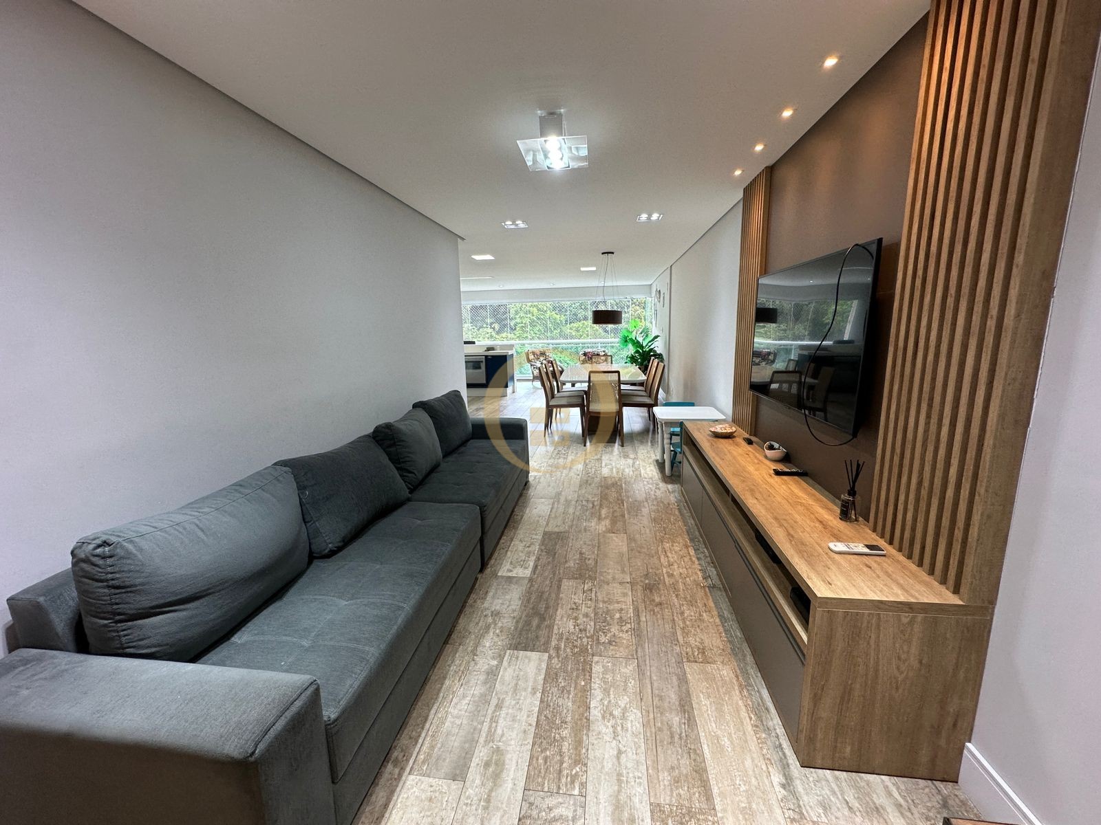 Apartamento na Praia das Pitangueiras, Guarujá - SP
