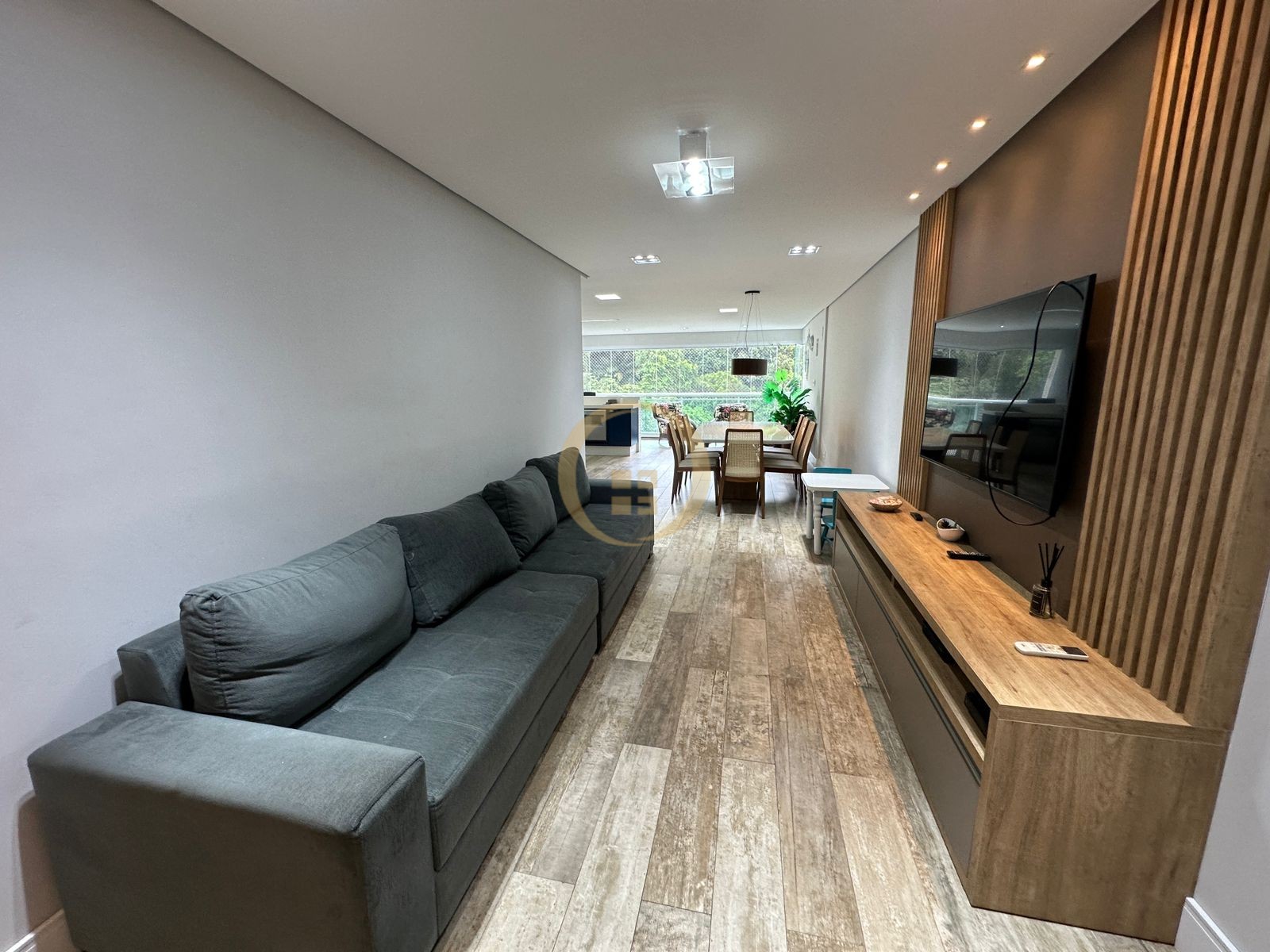 Apartamento na Praia das Pitangueiras, Guarujá - SP