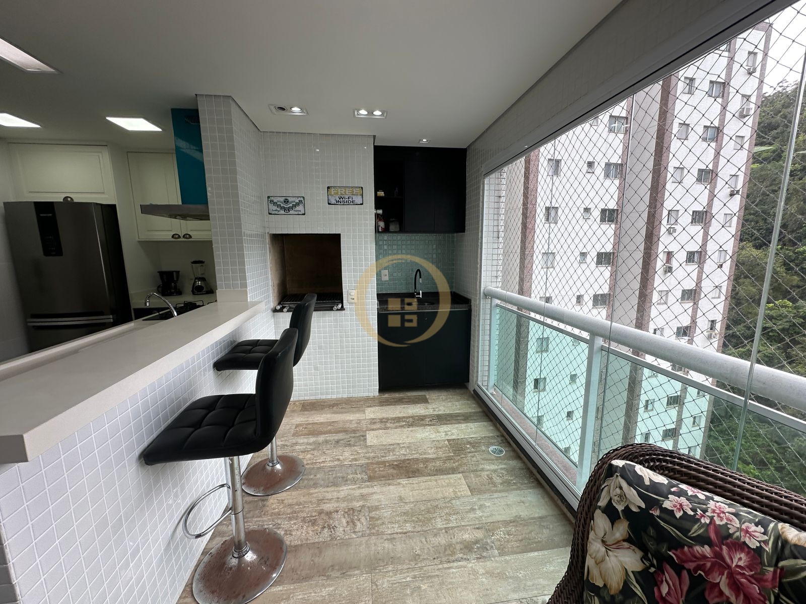 Apartamento na Praia das Pitangueiras, Guarujá - SP