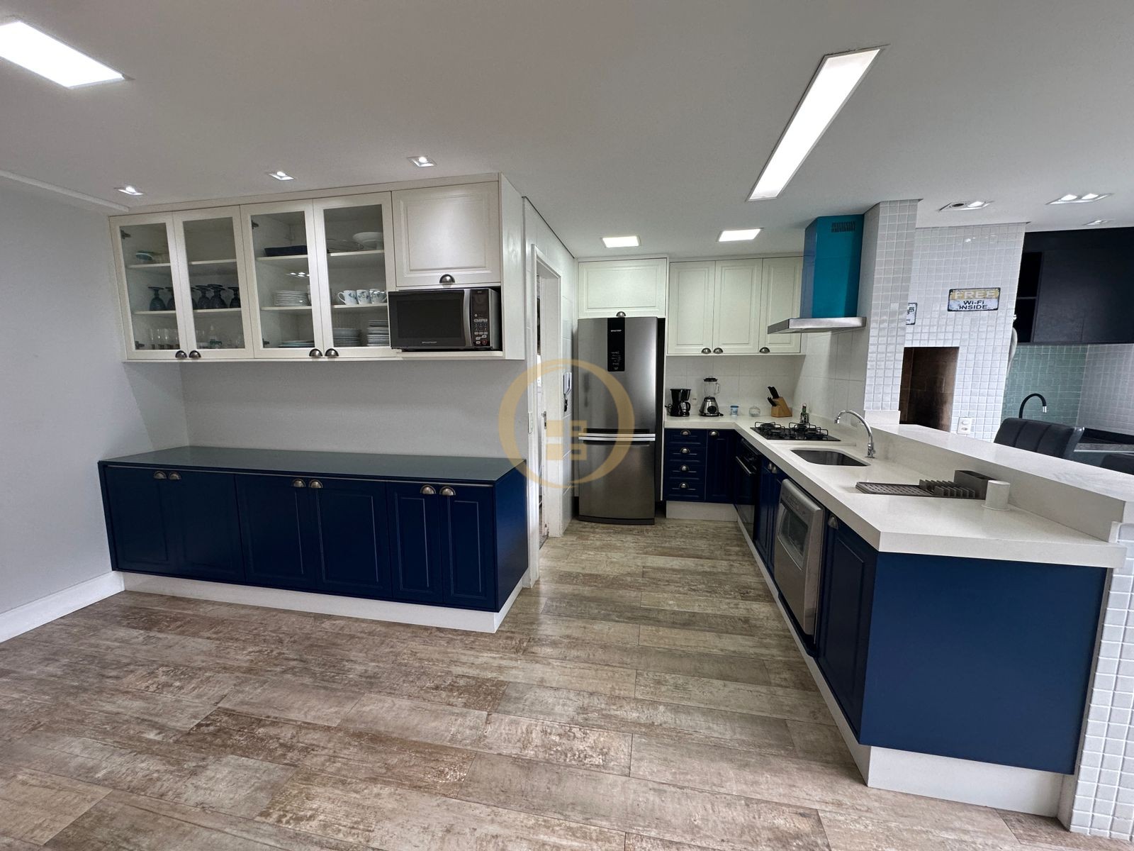 Apartamento na Praia das Pitangueiras, Guarujá - SP