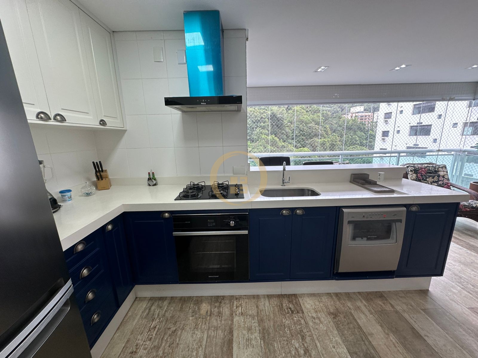 Apartamento na Praia das Pitangueiras, Guarujá - SP