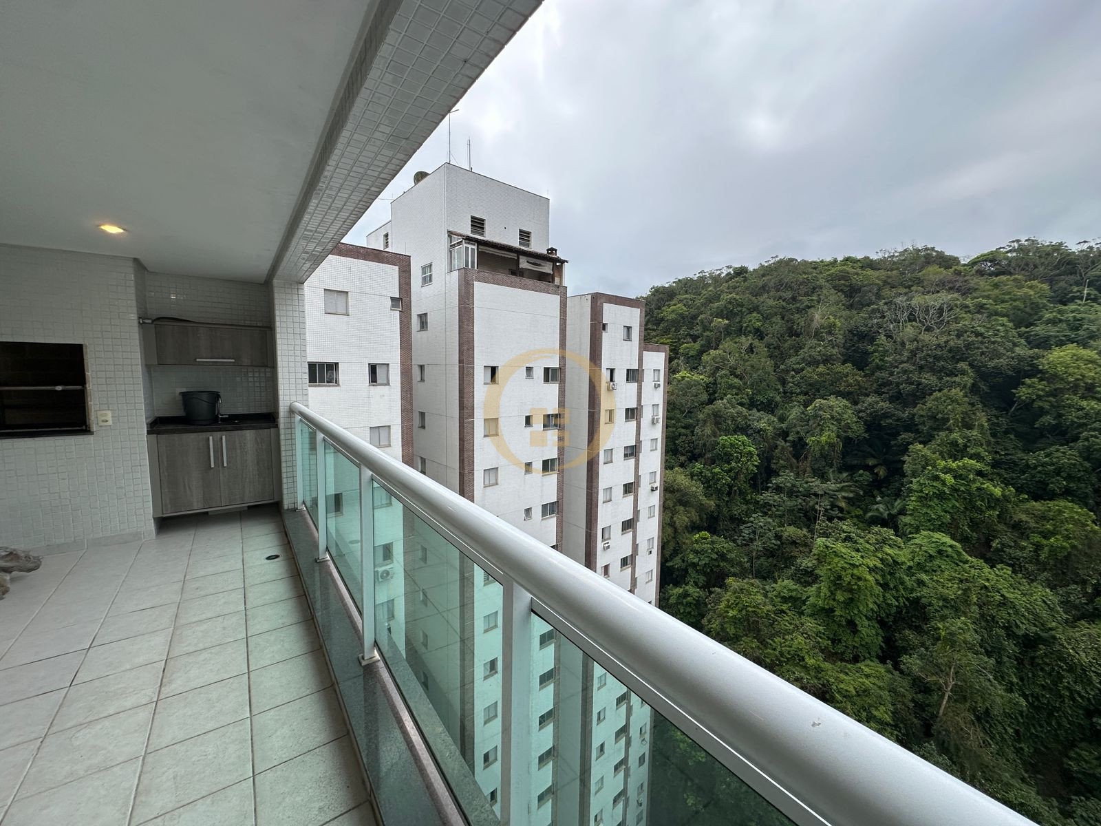 Apartamento na Praia das Pitangueiras, Guarujá - SP