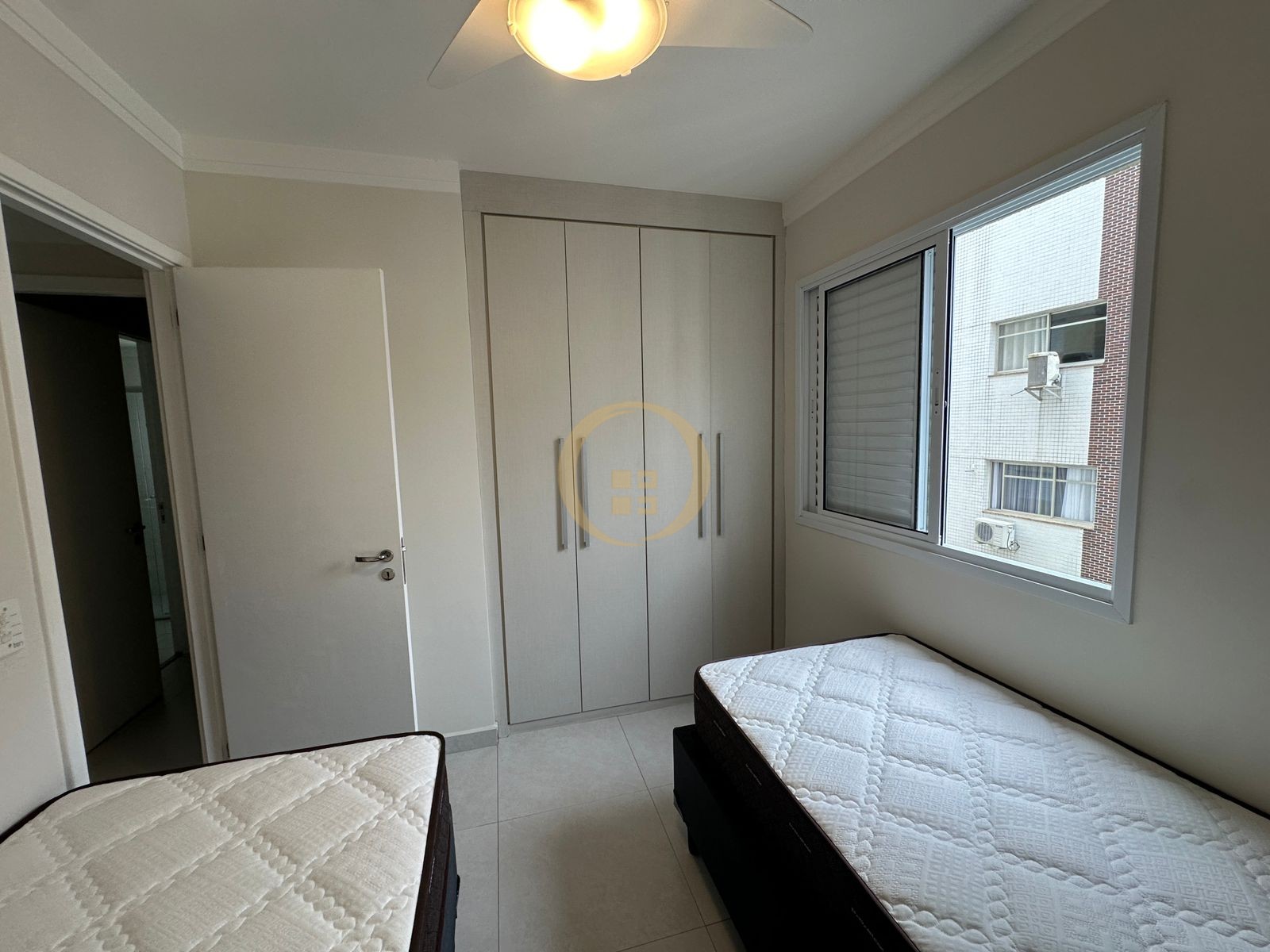 Apartamento na Praia das Pitangueiras, Guarujá - SP