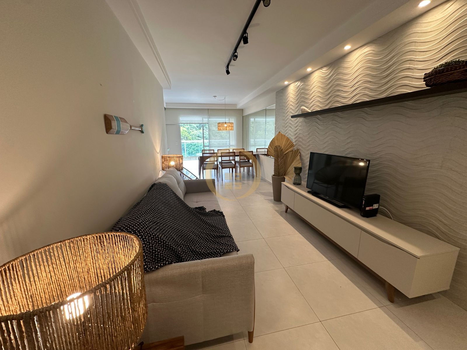 Apartamento na Praia das Pitangueiras, Guarujá - SP