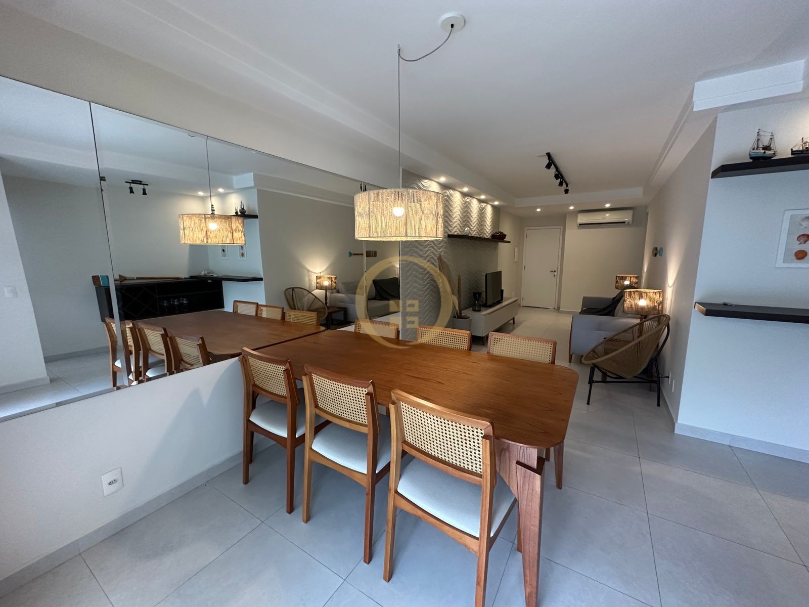 Apartamento na Praia das Pitangueiras, Guarujá - SP
