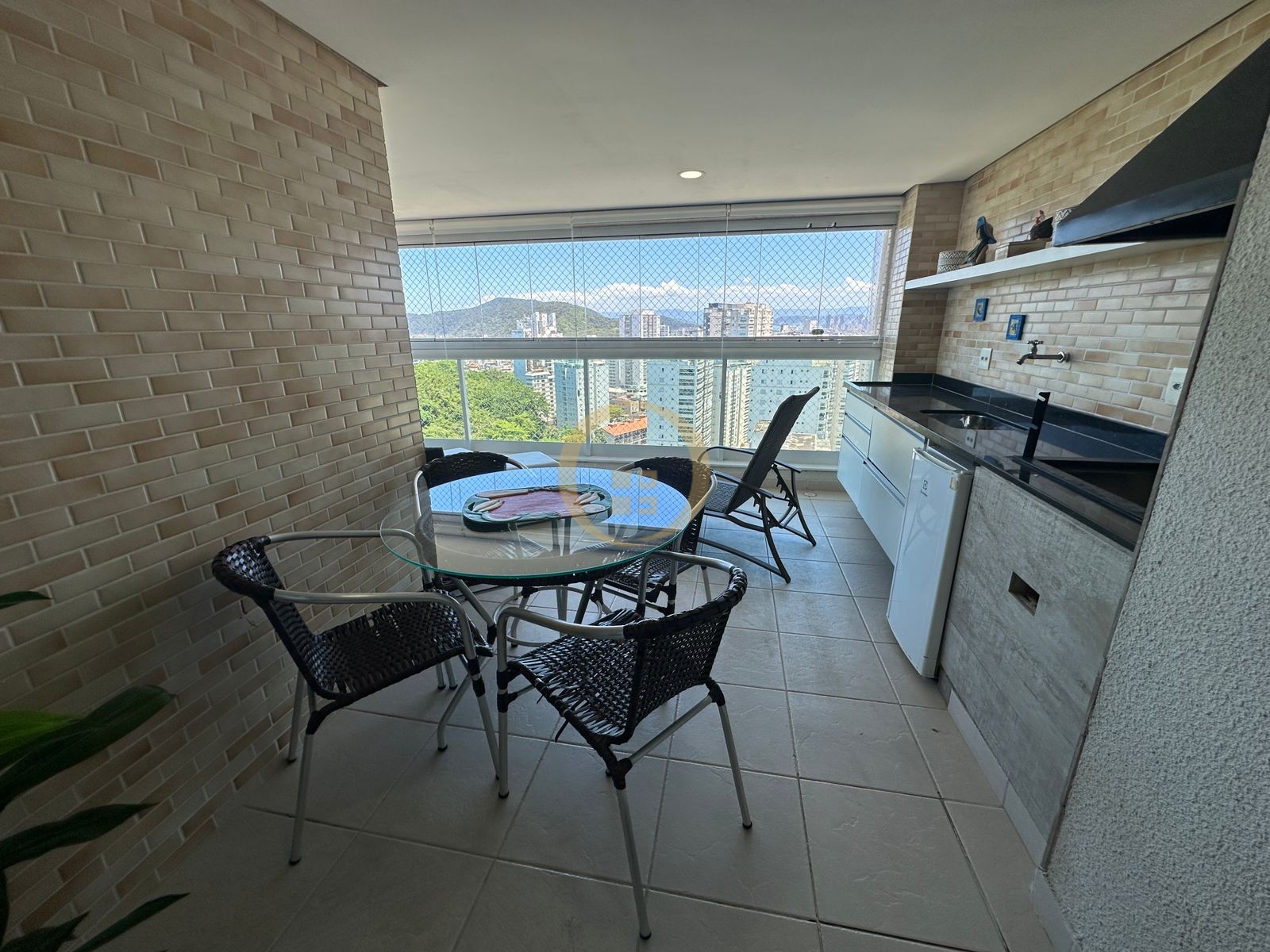 Apartamento na Praia das Astúrias, Guarujá - SP