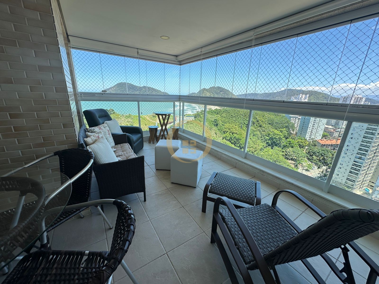 Apartamento na Praia das Astúrias, Guarujá - SP