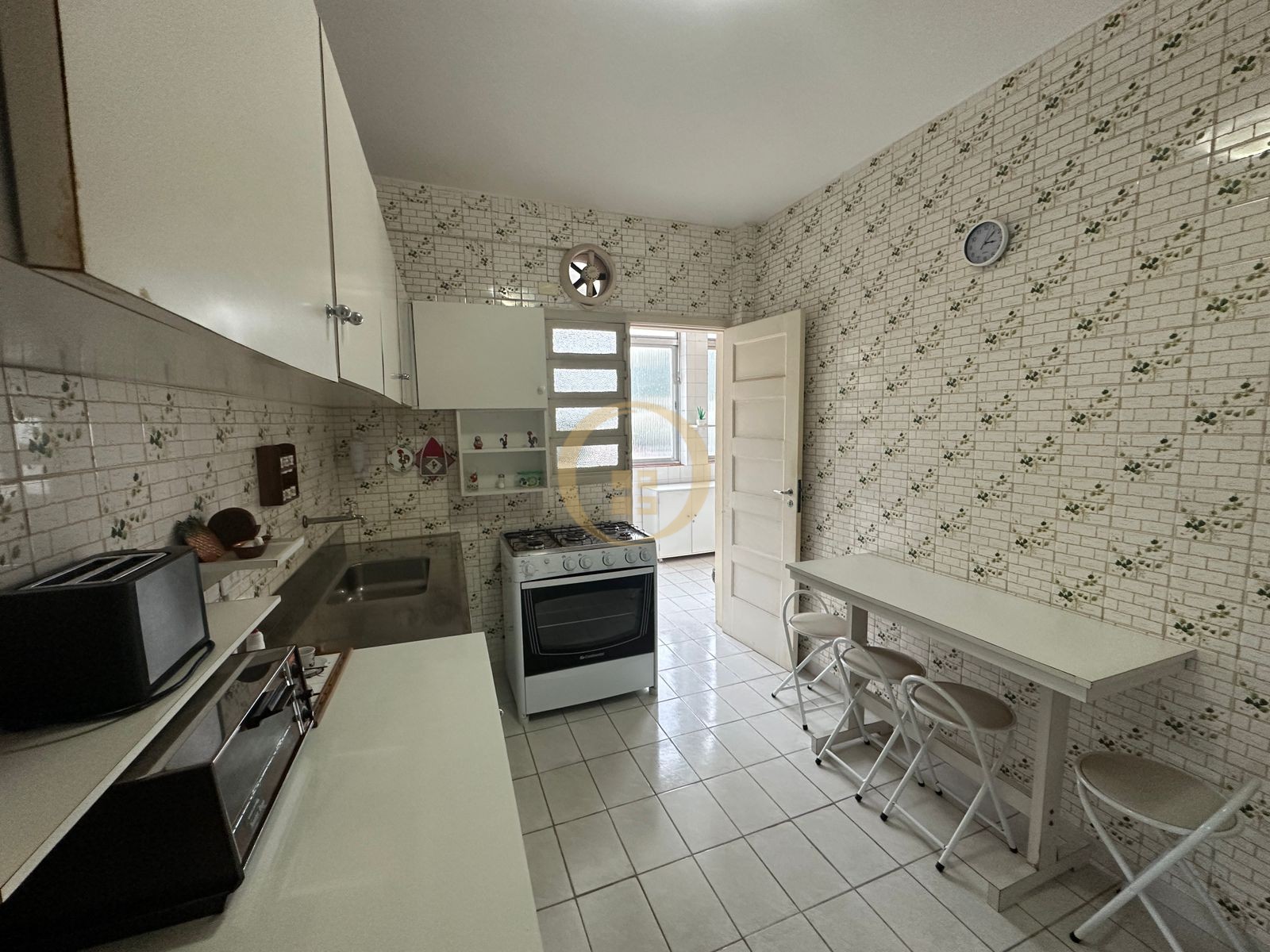 Apartamento na Praia das Pitangueiras, Guarujá - SP