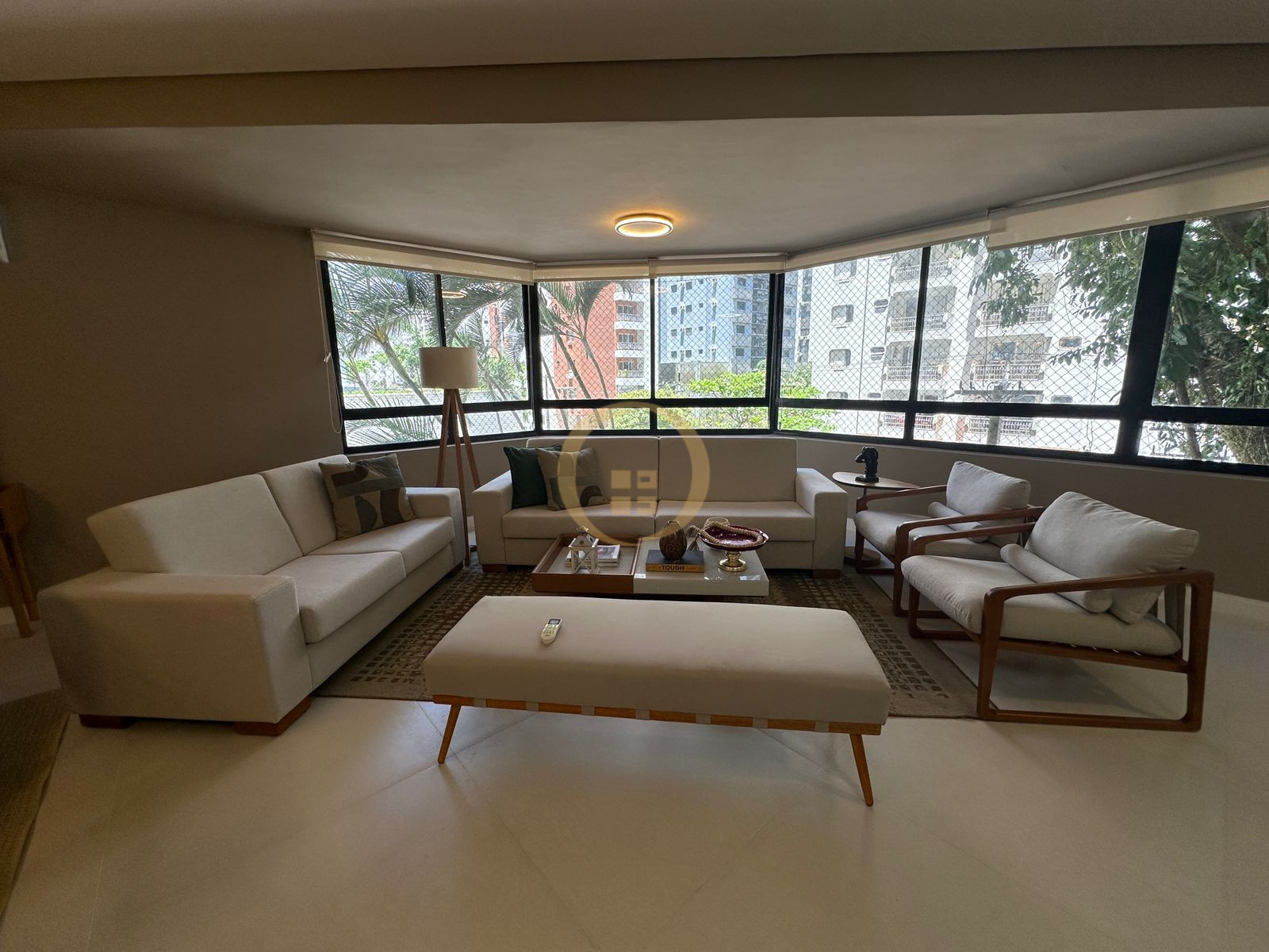 Apartamento na Praia das Pitangueiras, Guarujá - SP