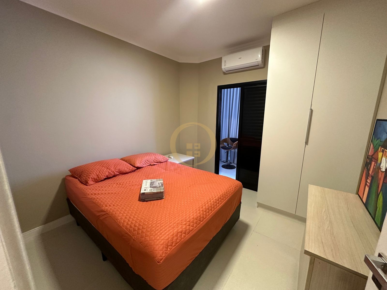 Apartamento na Praia das Pitangueiras, Guarujá - SP