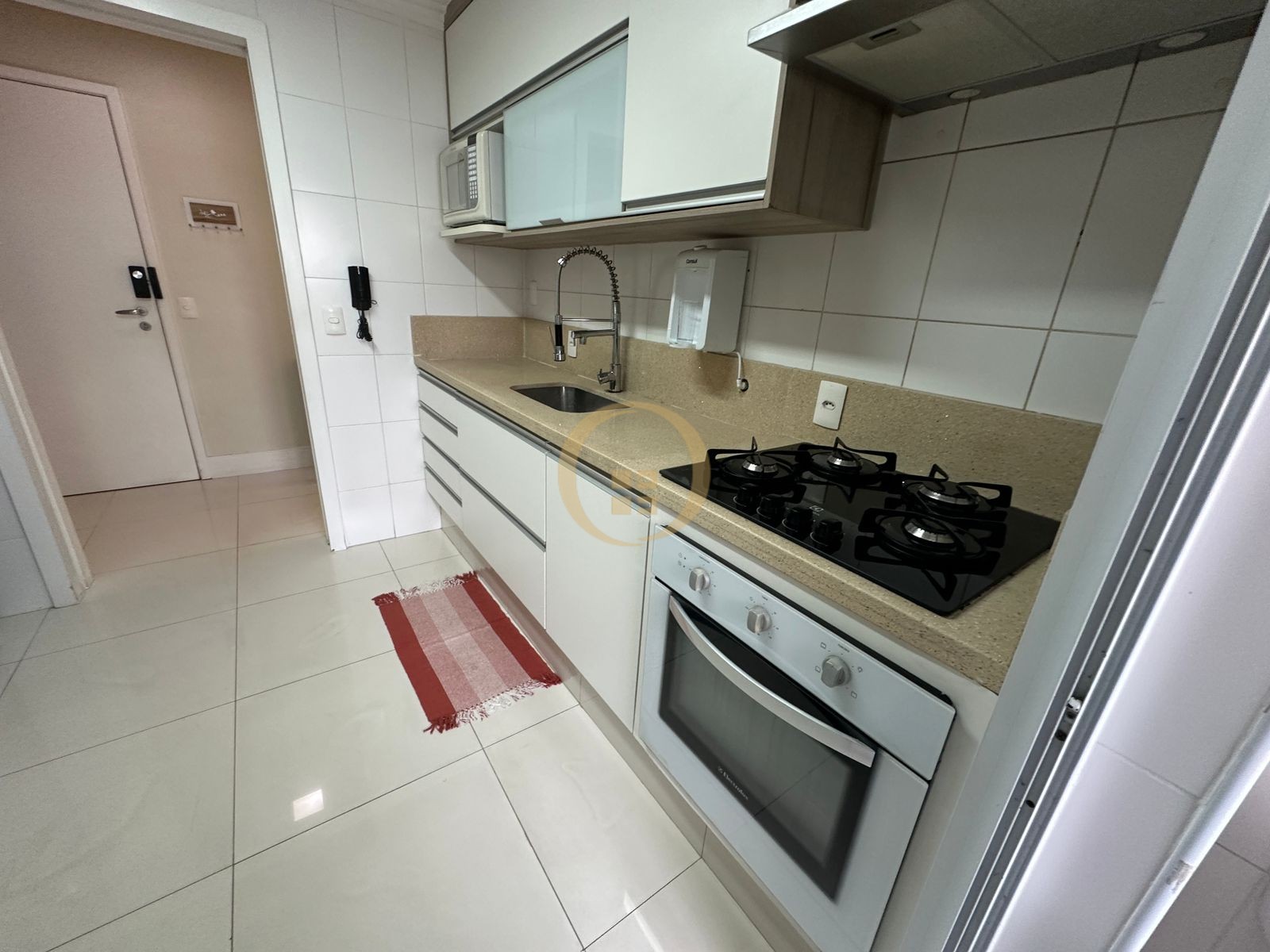 Apartamento na Praia das Pitangueiras, Guarujá - SP