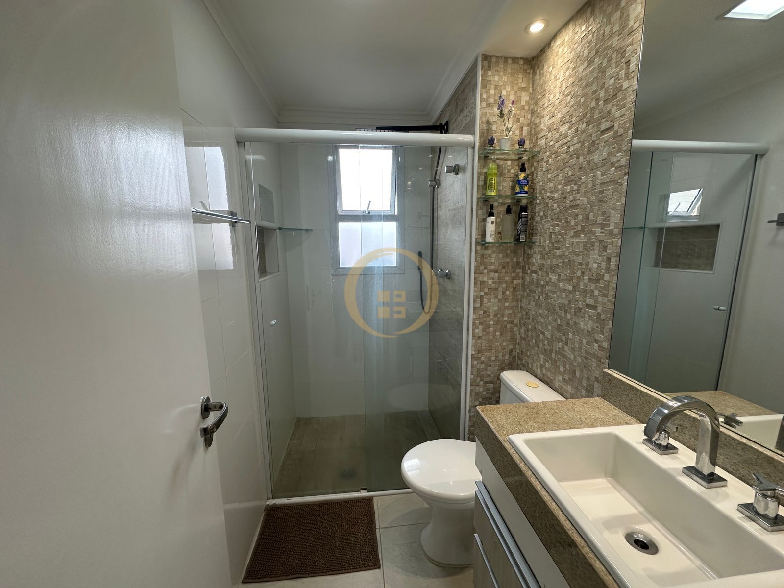 Apartamento na Praia das Pitangueiras, Guarujá - SP