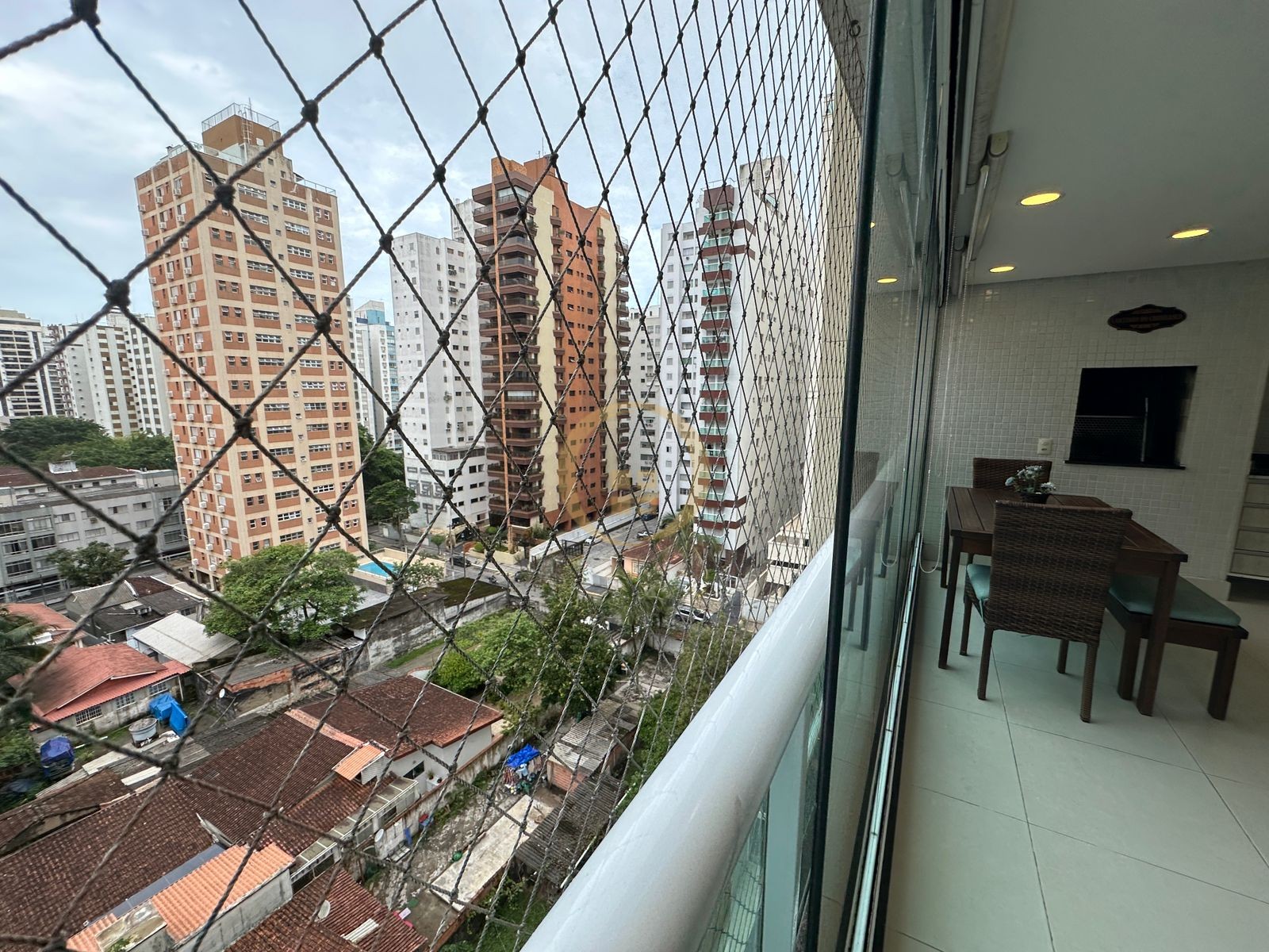 Apartamento na Praia das Pitangueiras, Guarujá - SP
