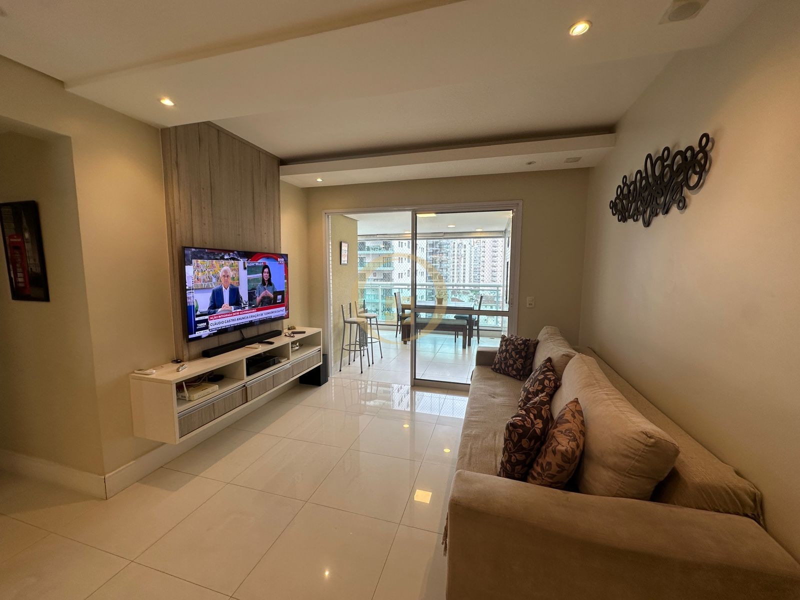 Apartamento na Praia das Pitangueiras, Guarujá - SP