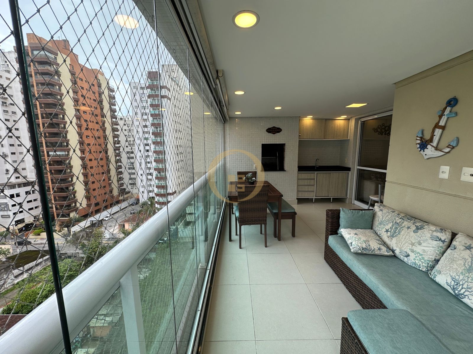 Apartamento na Praia das Pitangueiras, Guarujá - SP