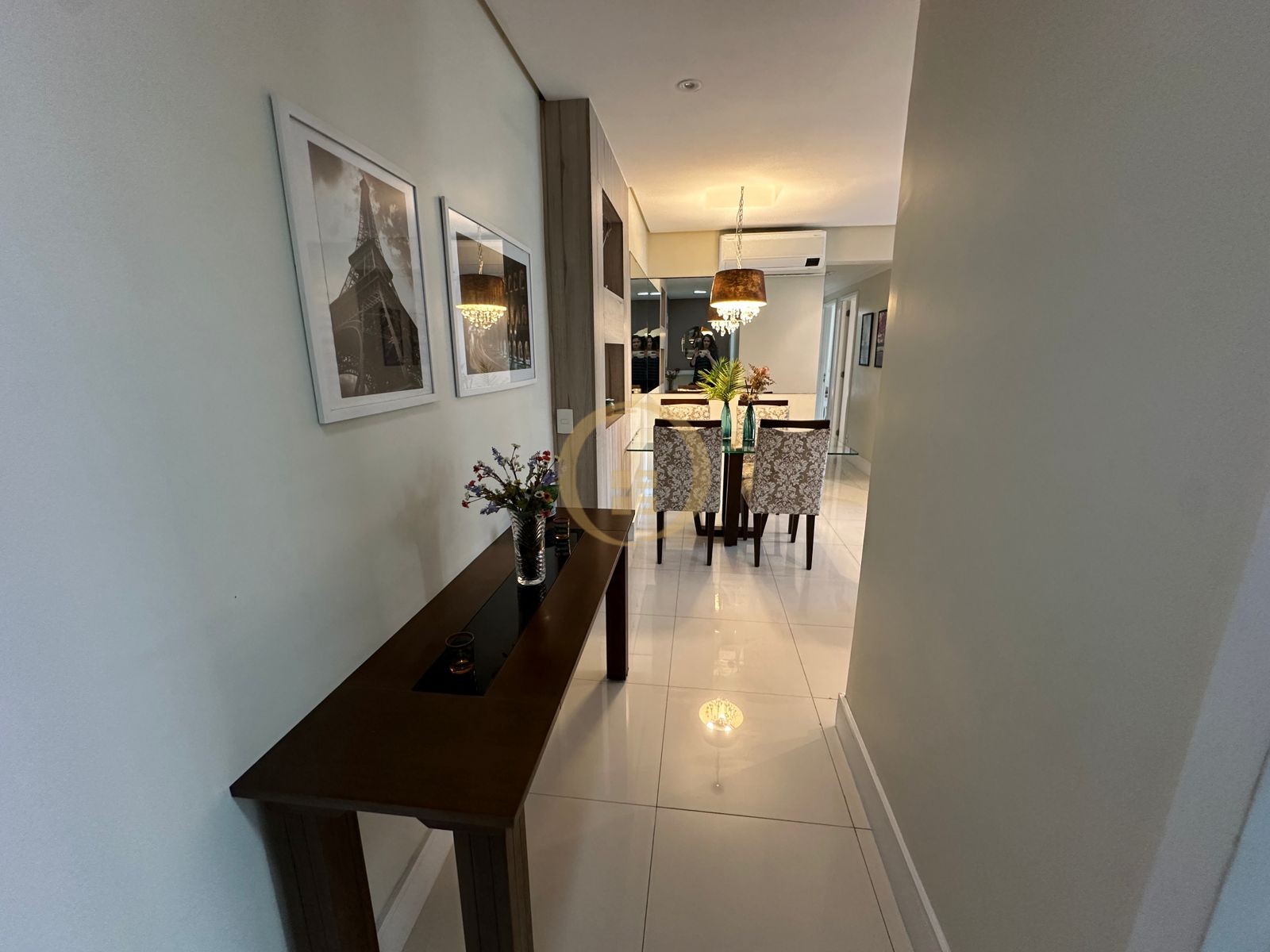 Apartamento na Praia das Pitangueiras, Guarujá - SP