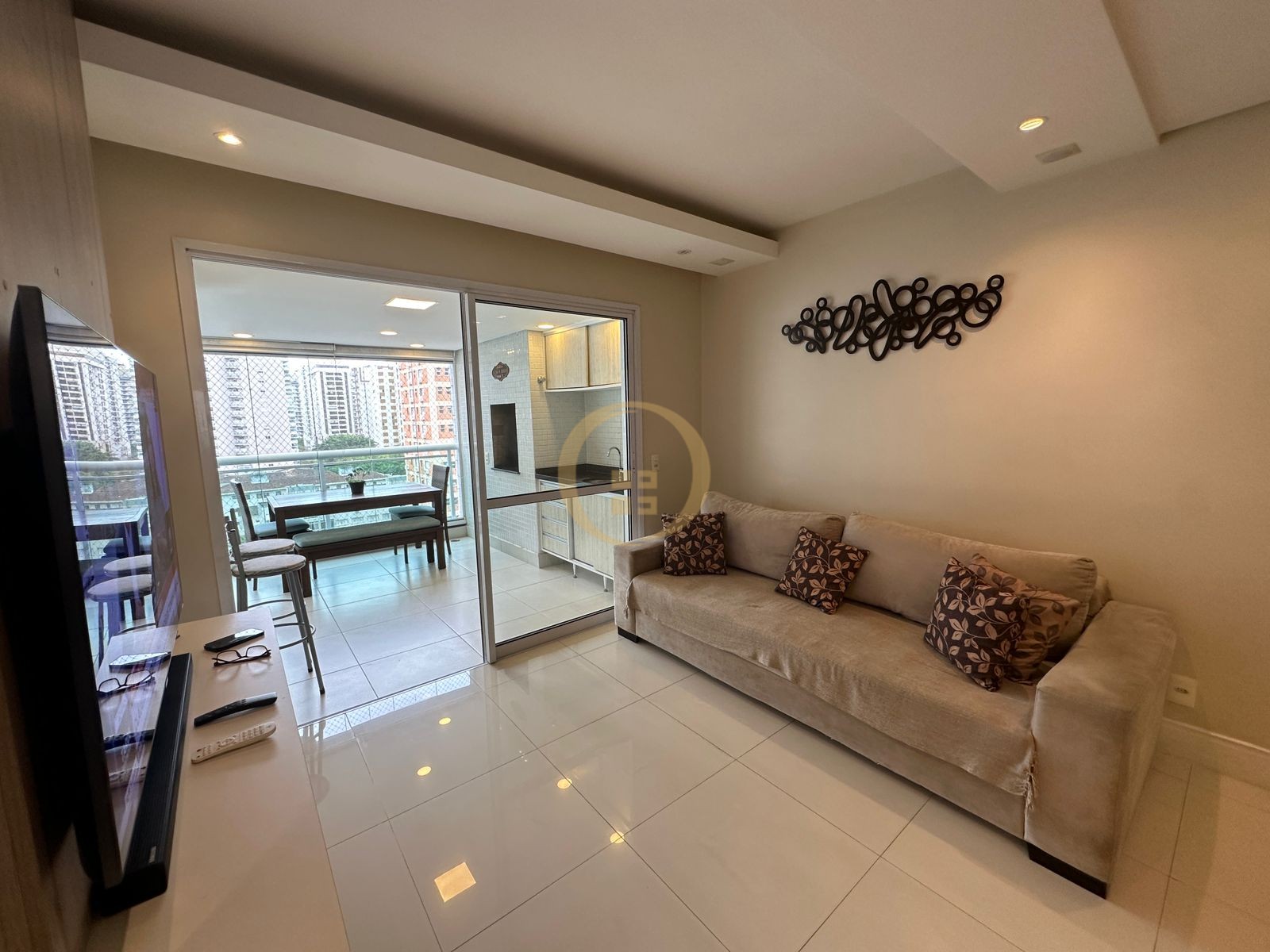 Apartamento na Praia das Pitangueiras, Guarujá - SP