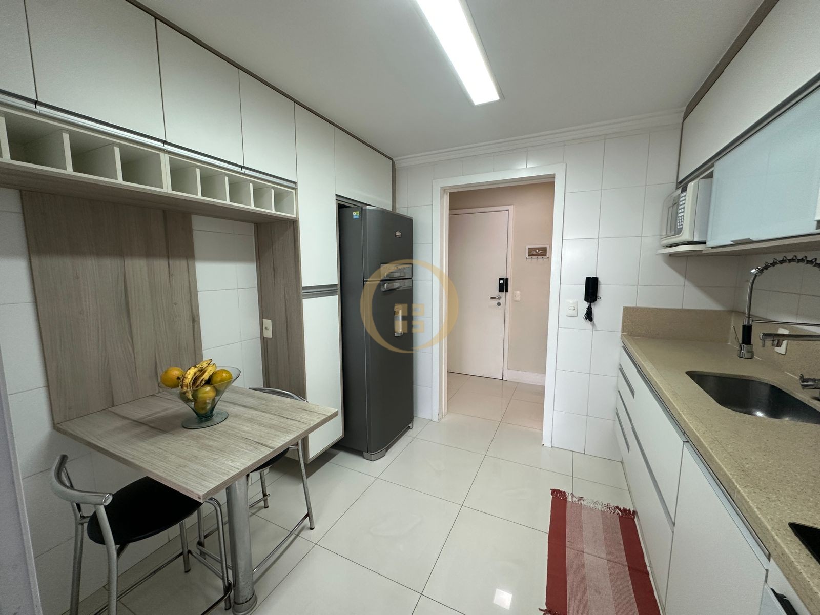 Apartamento na Praia das Pitangueiras, Guarujá - SP