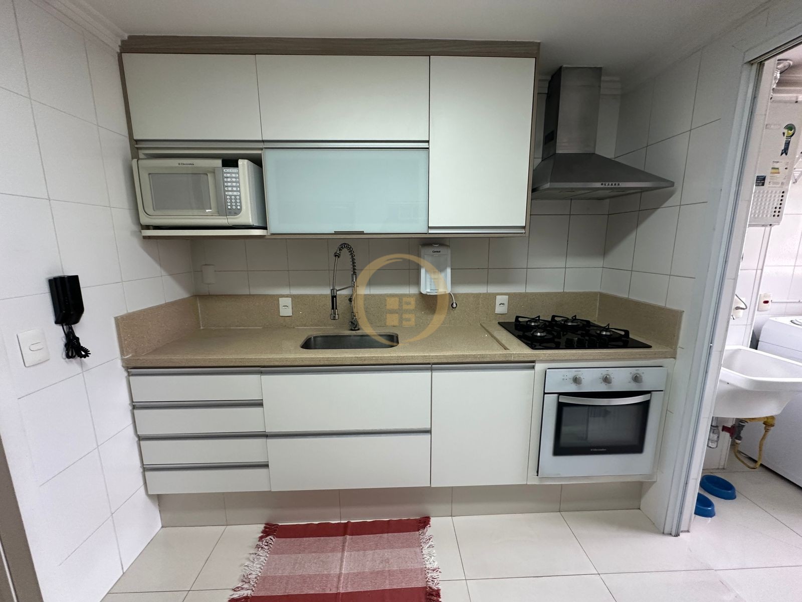 Apartamento na Praia das Pitangueiras, Guarujá - SP