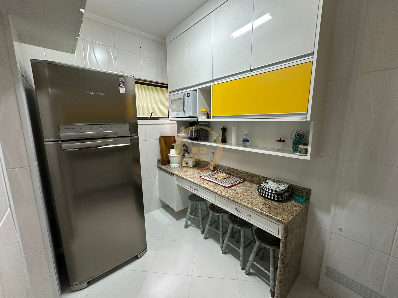 Apartamento na Praia das Pitangueiras, Guarujá - SP